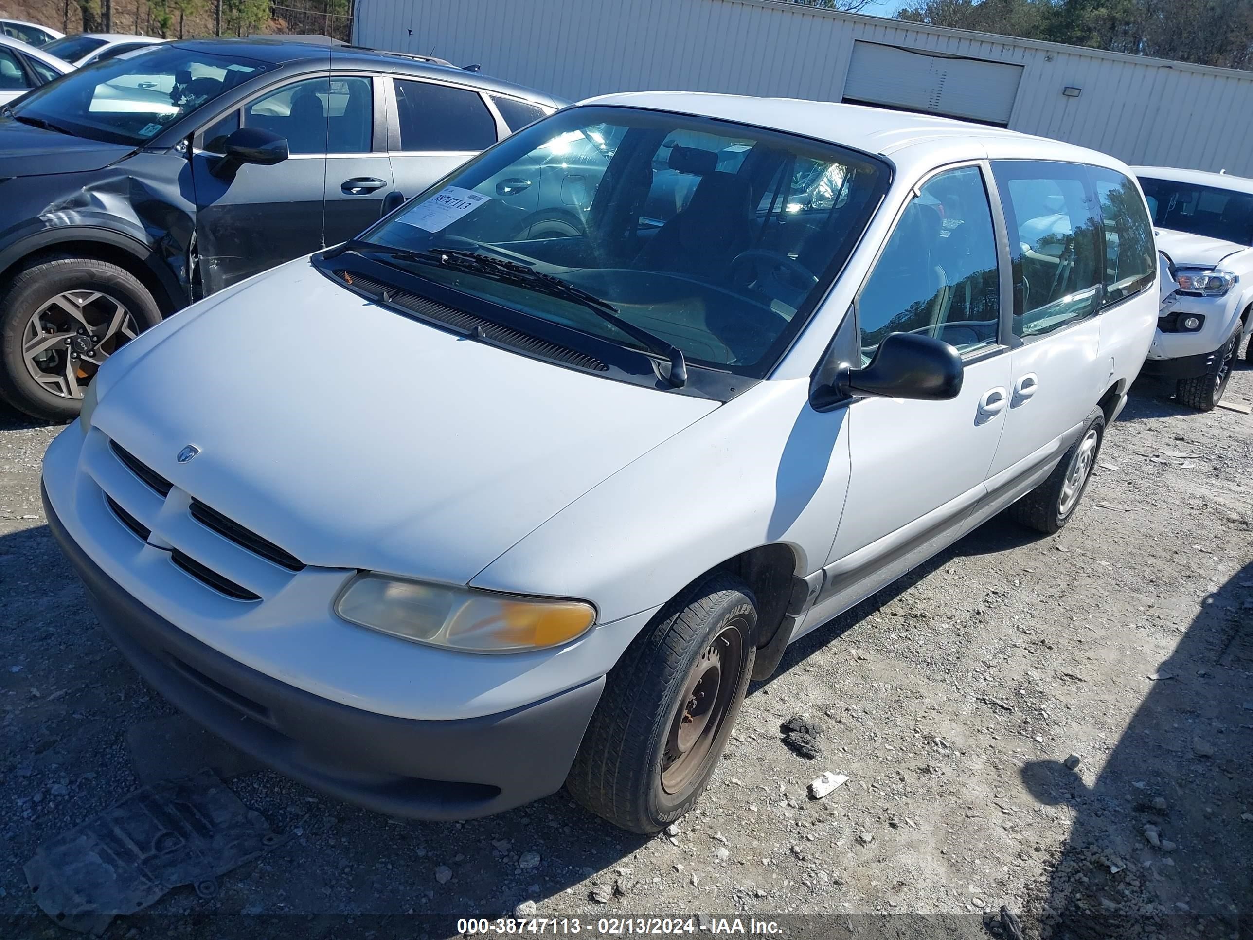 Photo 1 VIN: 1B4GP44G7YB627042 - DODGE CARAVAN 