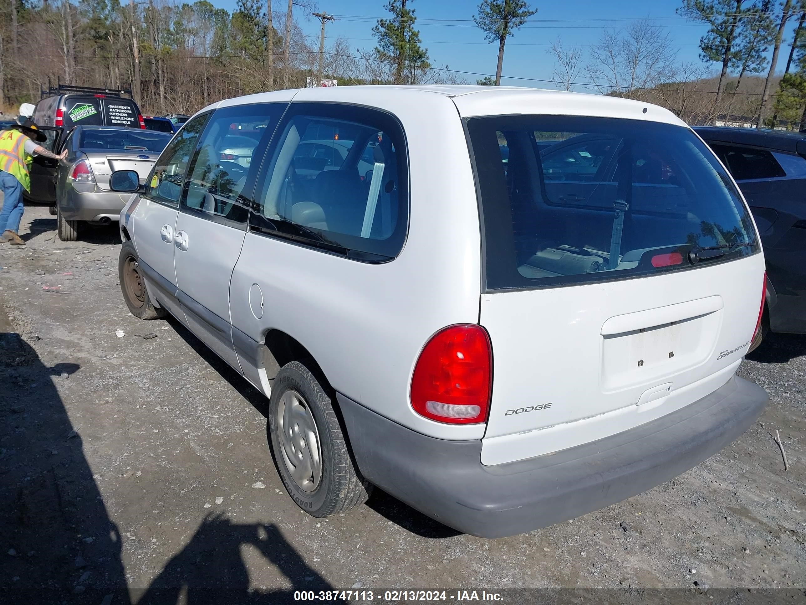 Photo 2 VIN: 1B4GP44G7YB627042 - DODGE CARAVAN 