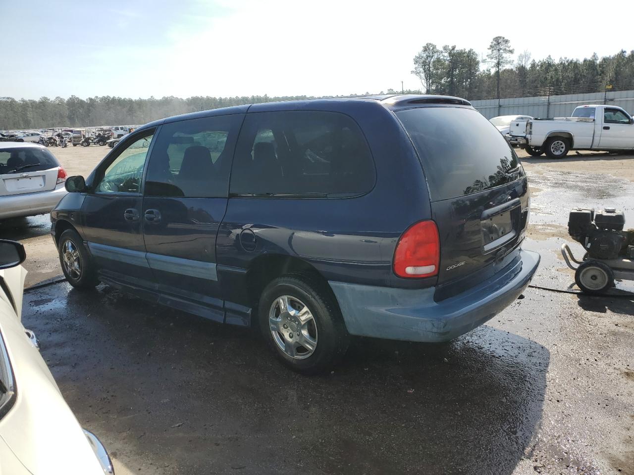 Photo 1 VIN: 1B4GP44G7YB737069 - DODGE CARAVAN 