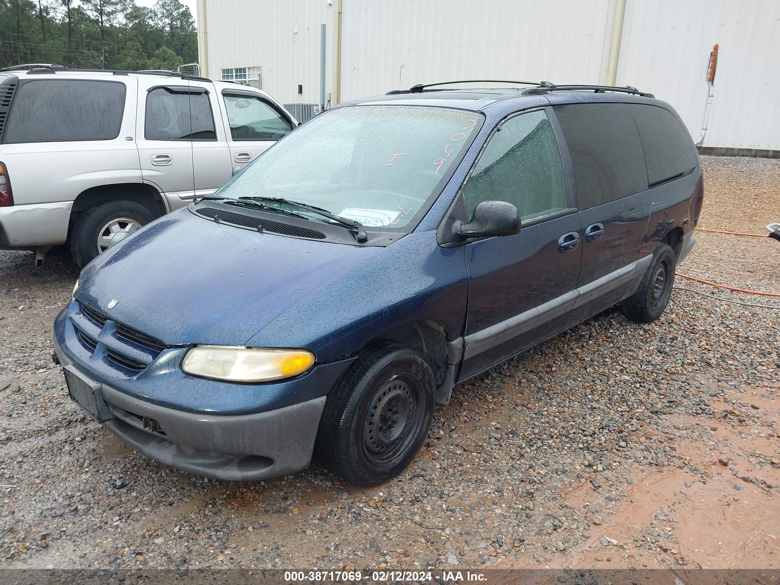 Photo 1 VIN: 1B4GP44L4YB580369 - DODGE CARAVAN 