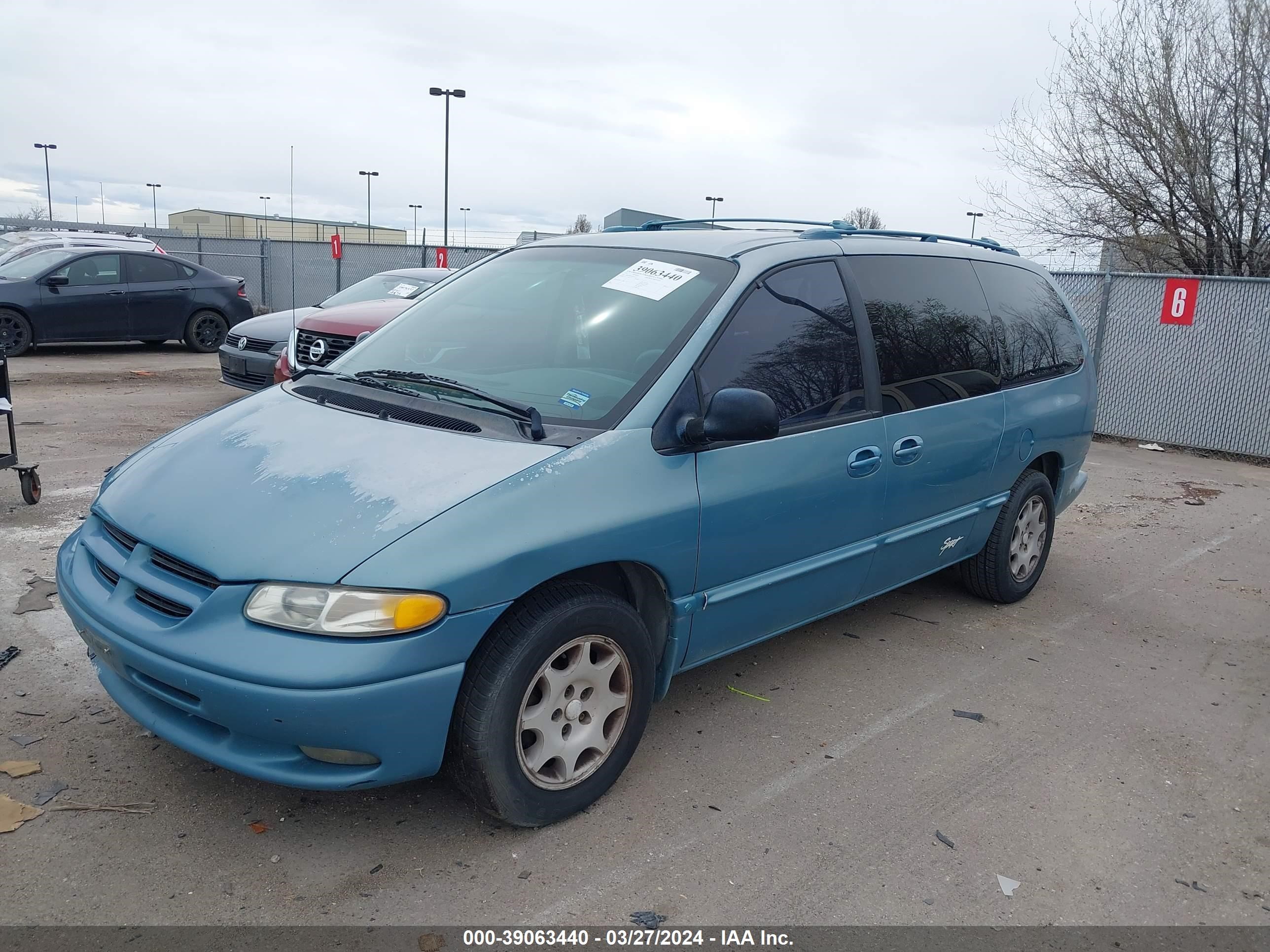 Photo 1 VIN: 1B4GP44R0VB211797 - DODGE CARAVAN 