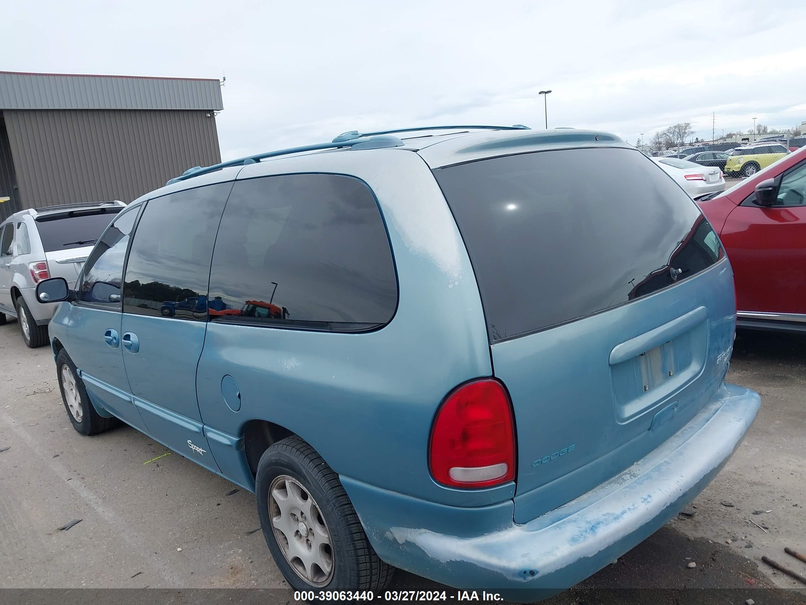 Photo 2 VIN: 1B4GP44R0VB211797 - DODGE CARAVAN 