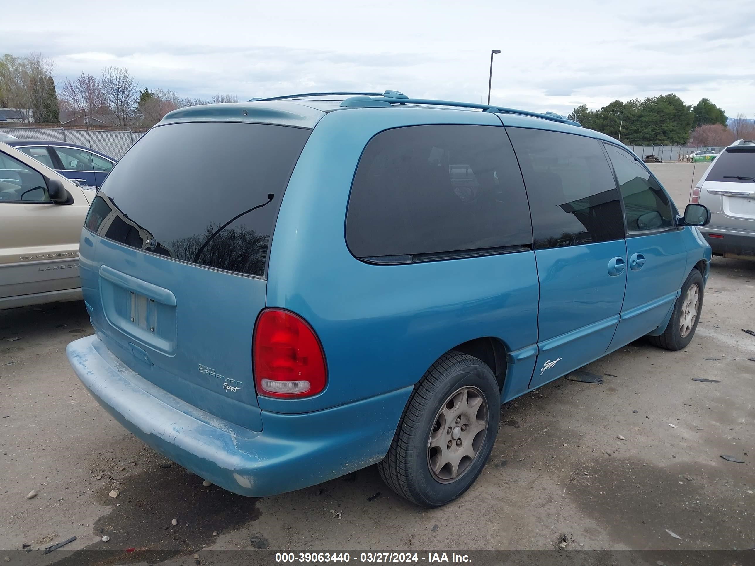 Photo 3 VIN: 1B4GP44R0VB211797 - DODGE CARAVAN 