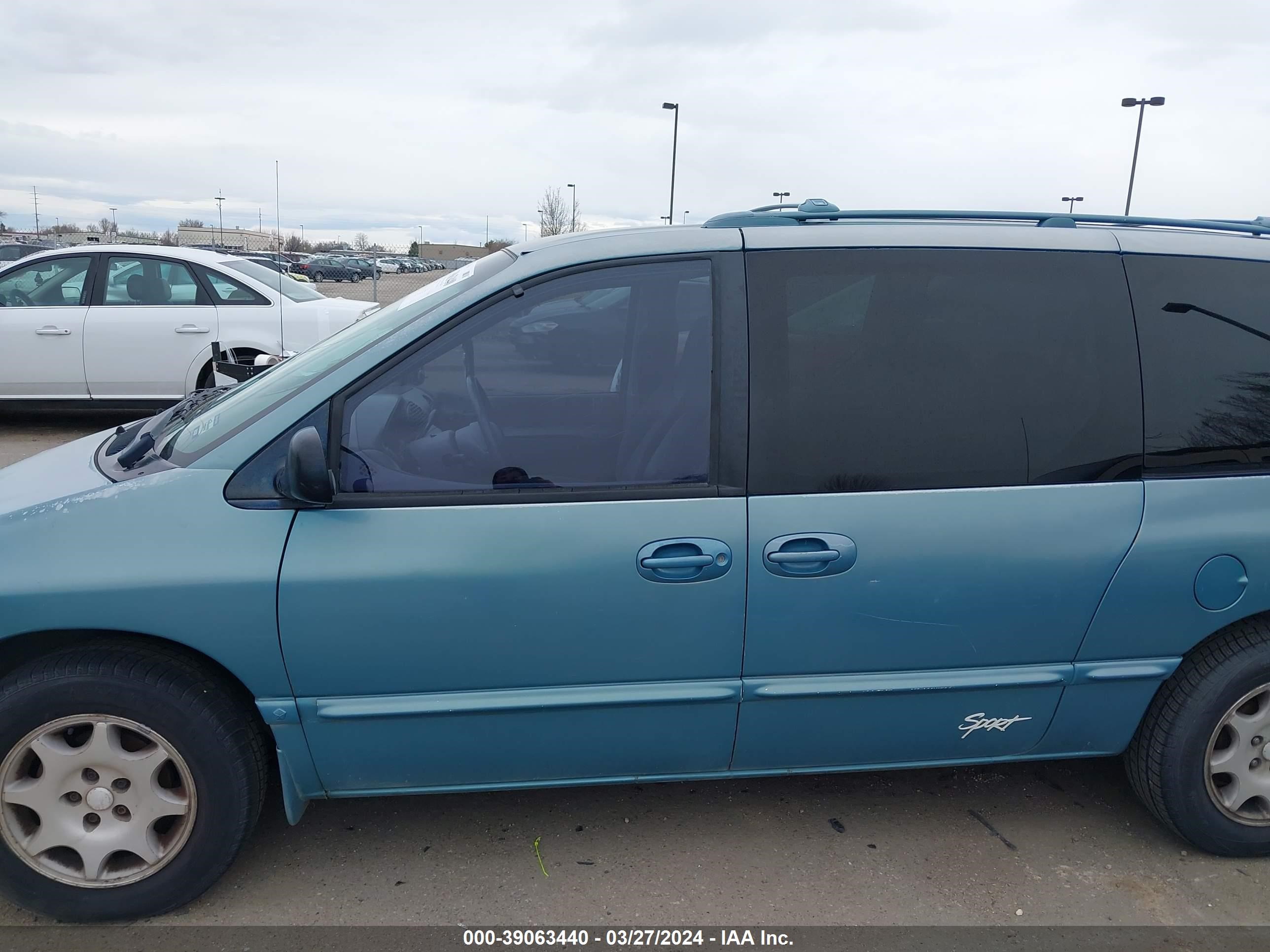 Photo 5 VIN: 1B4GP44R0VB211797 - DODGE CARAVAN 