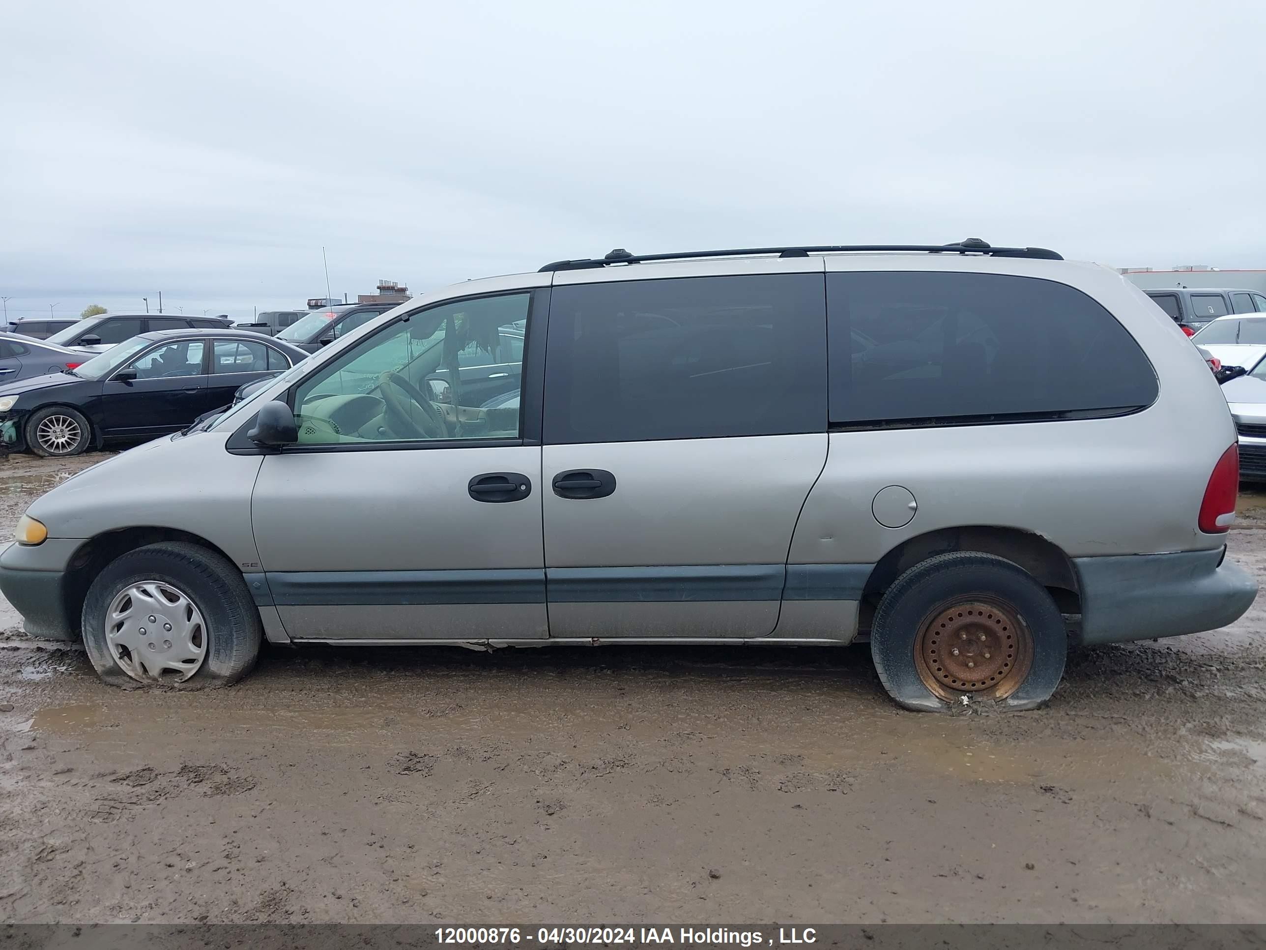 Photo 12 VIN: 1B4GP44R3TB142388 - DODGE CARAVAN 