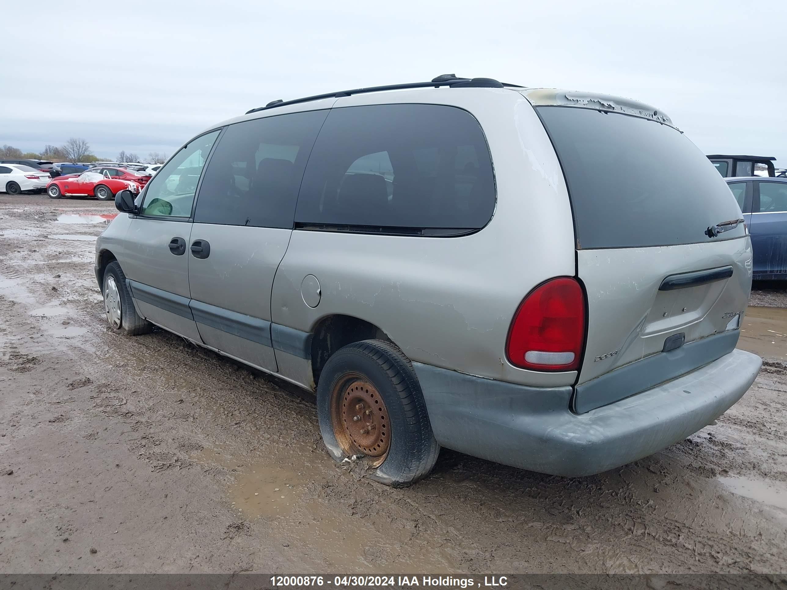 Photo 2 VIN: 1B4GP44R3TB142388 - DODGE CARAVAN 