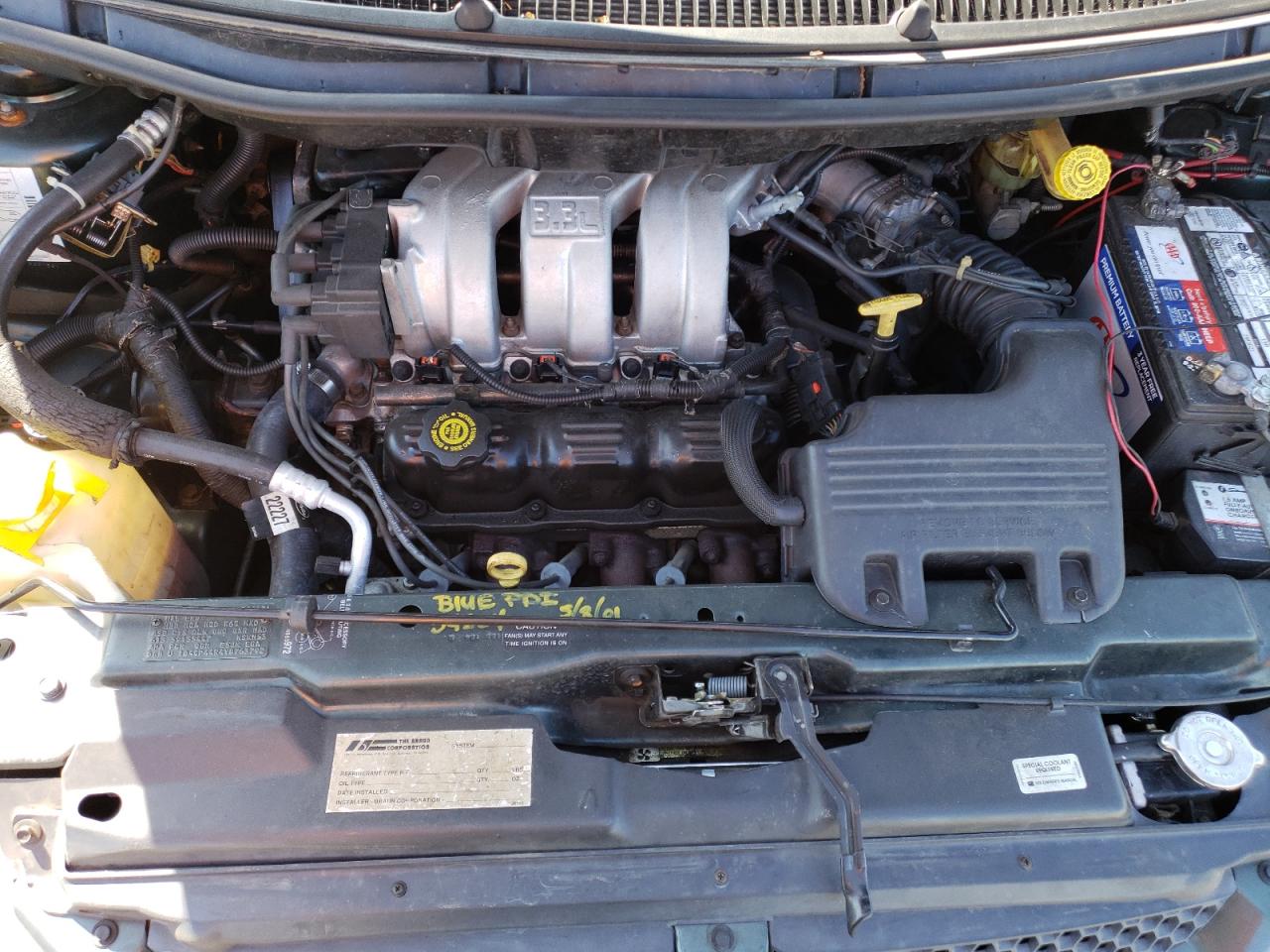 Photo 10 VIN: 1B4GP44R4YB763792 - DODGE CARAVAN 