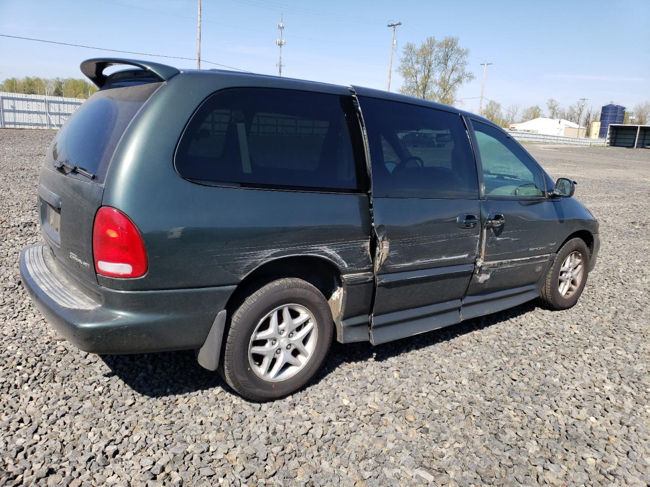 Photo 2 VIN: 1B4GP44R4YB763792 - DODGE CARAVAN 