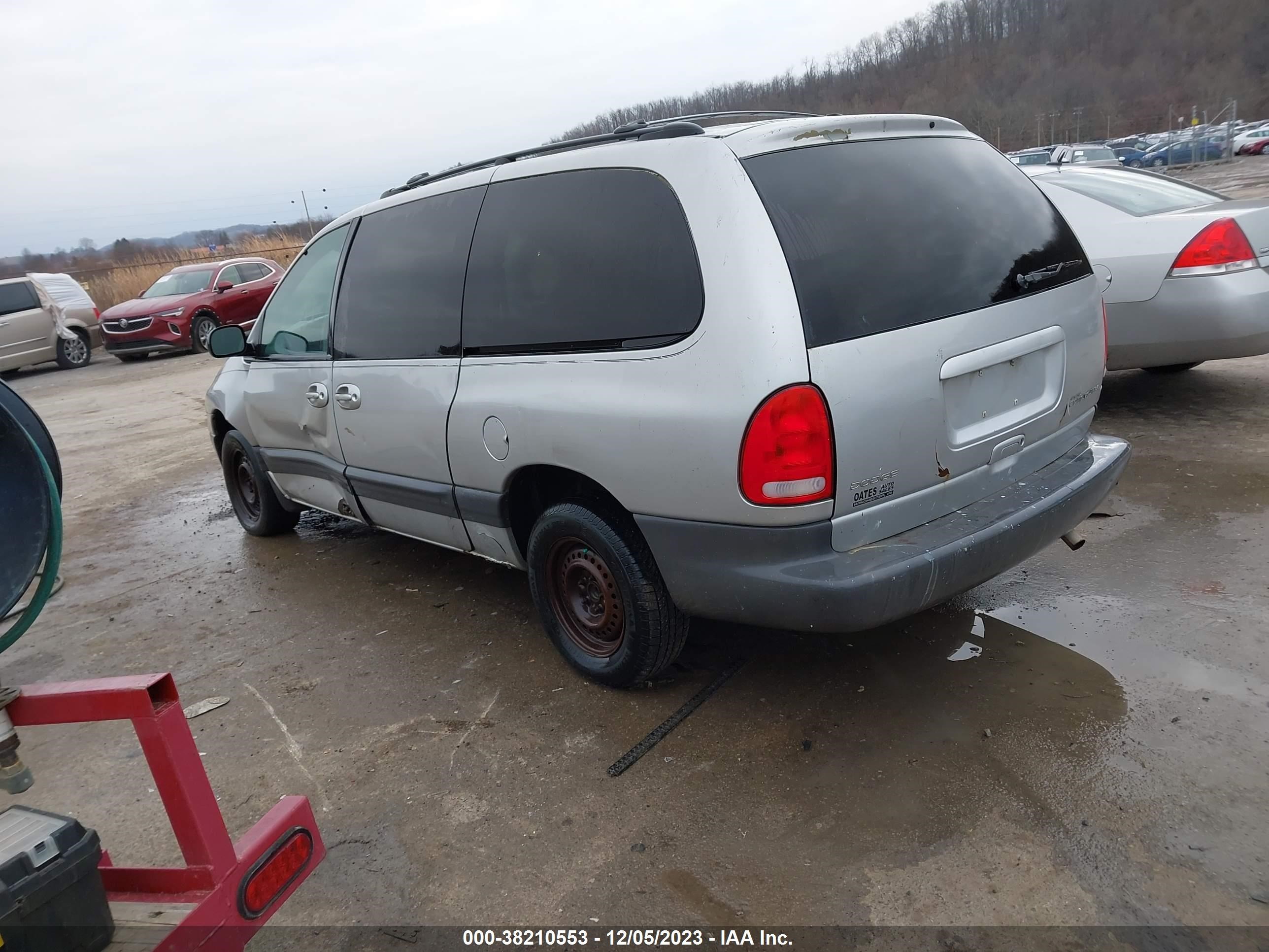 Photo 2 VIN: 1B4GP44R4YB768507 - DODGE CARAVAN 