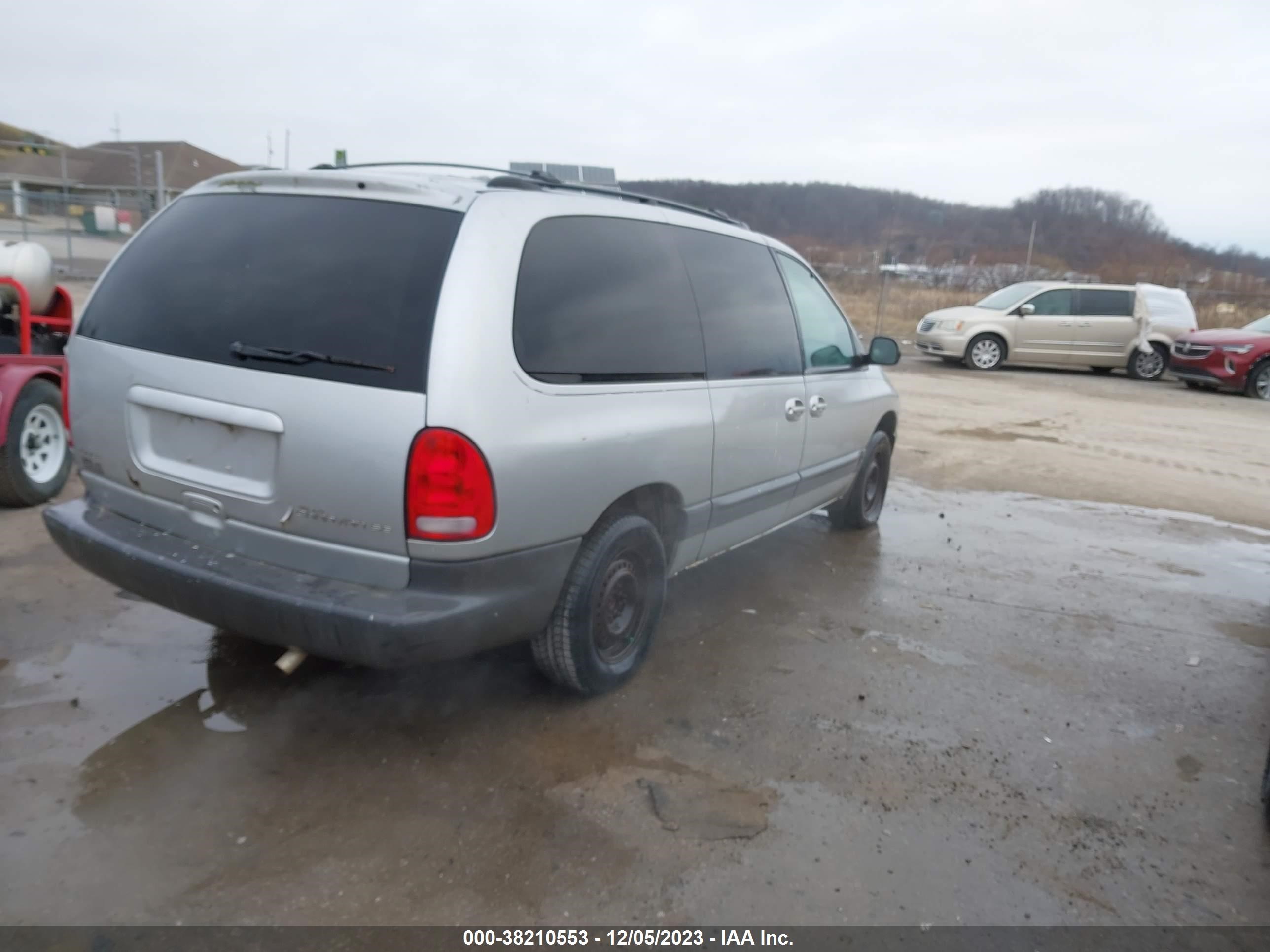 Photo 3 VIN: 1B4GP44R4YB768507 - DODGE CARAVAN 