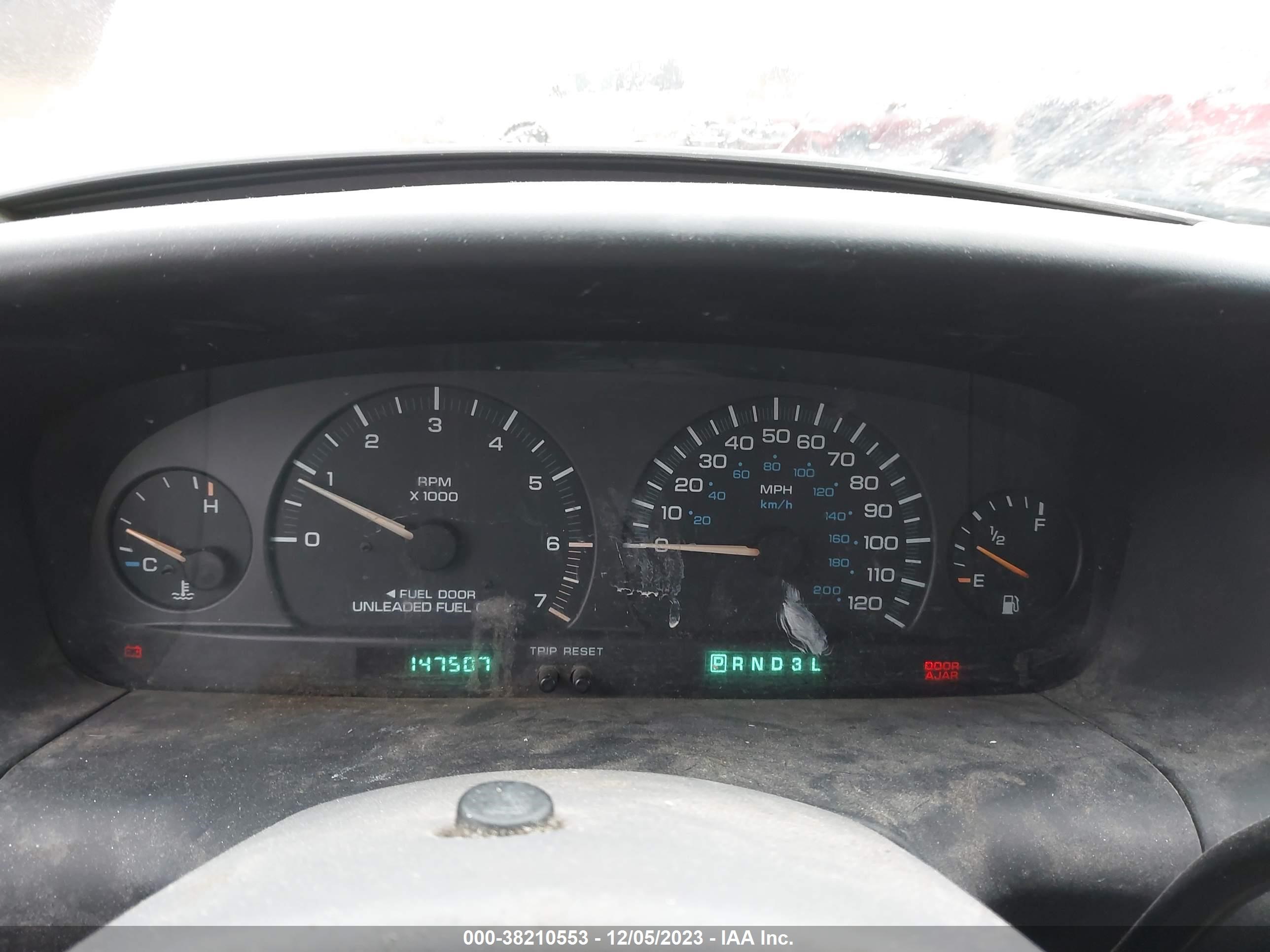 Photo 6 VIN: 1B4GP44R4YB768507 - DODGE CARAVAN 