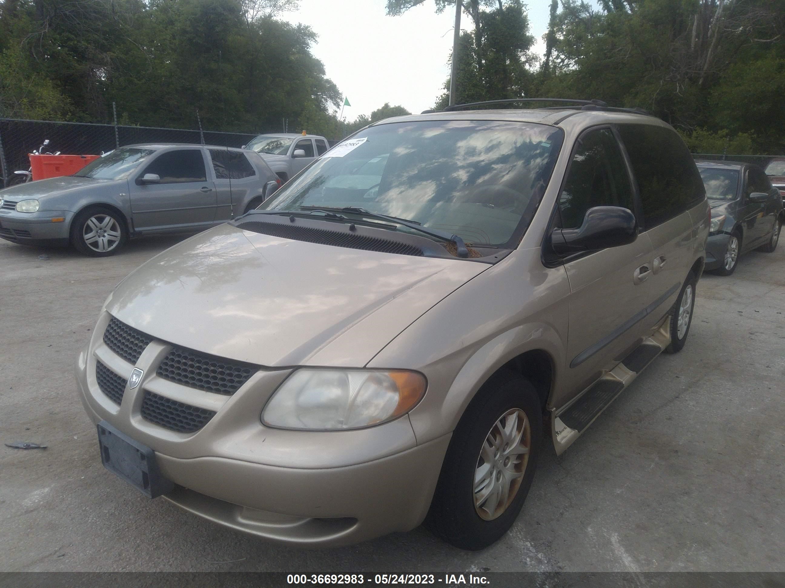 Photo 1 VIN: 1B4GP45372B667897 - DODGE CARAVAN 