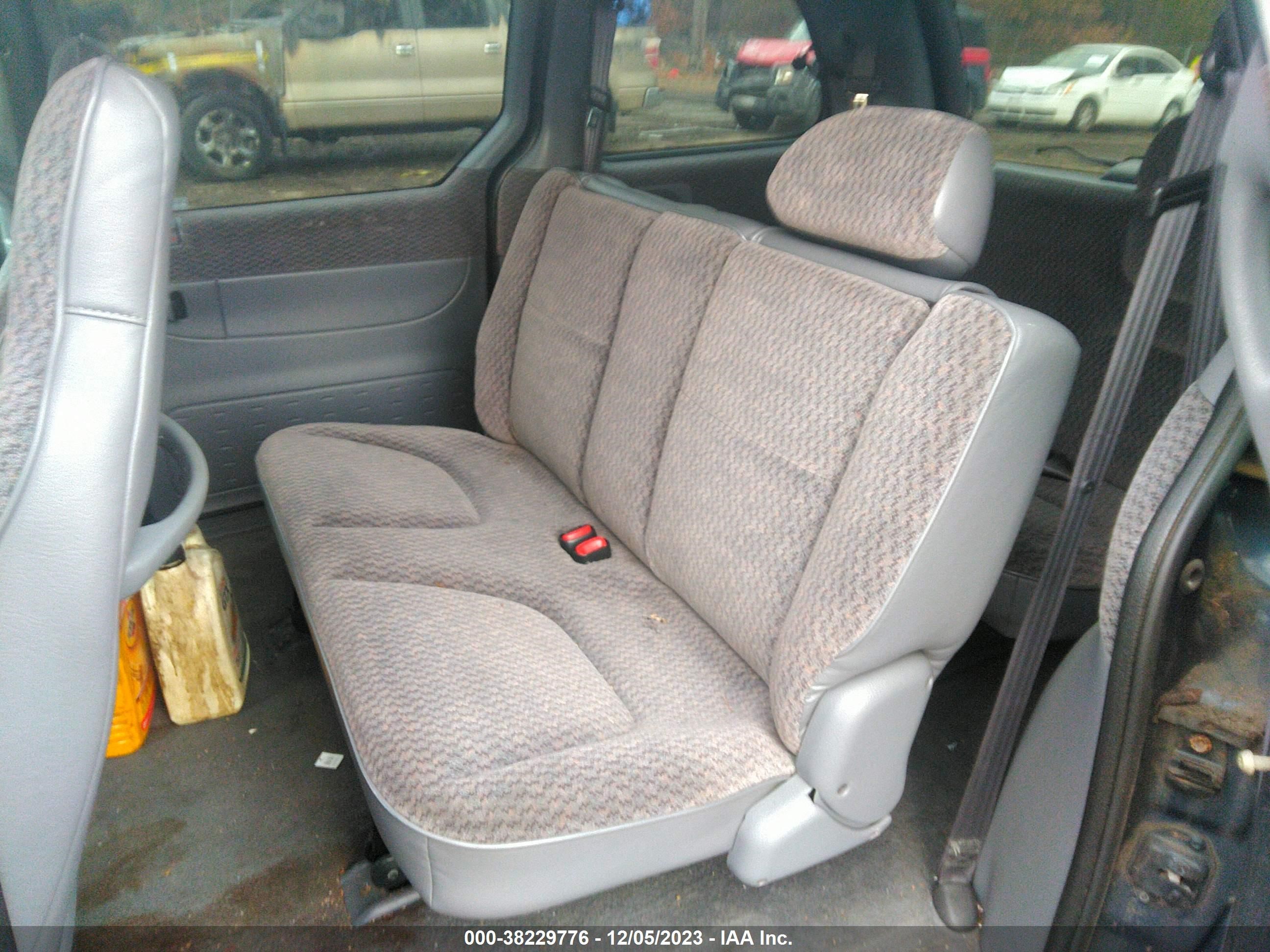 Photo 7 VIN: 1B4GP45G7YB591299 - DODGE CARAVAN 