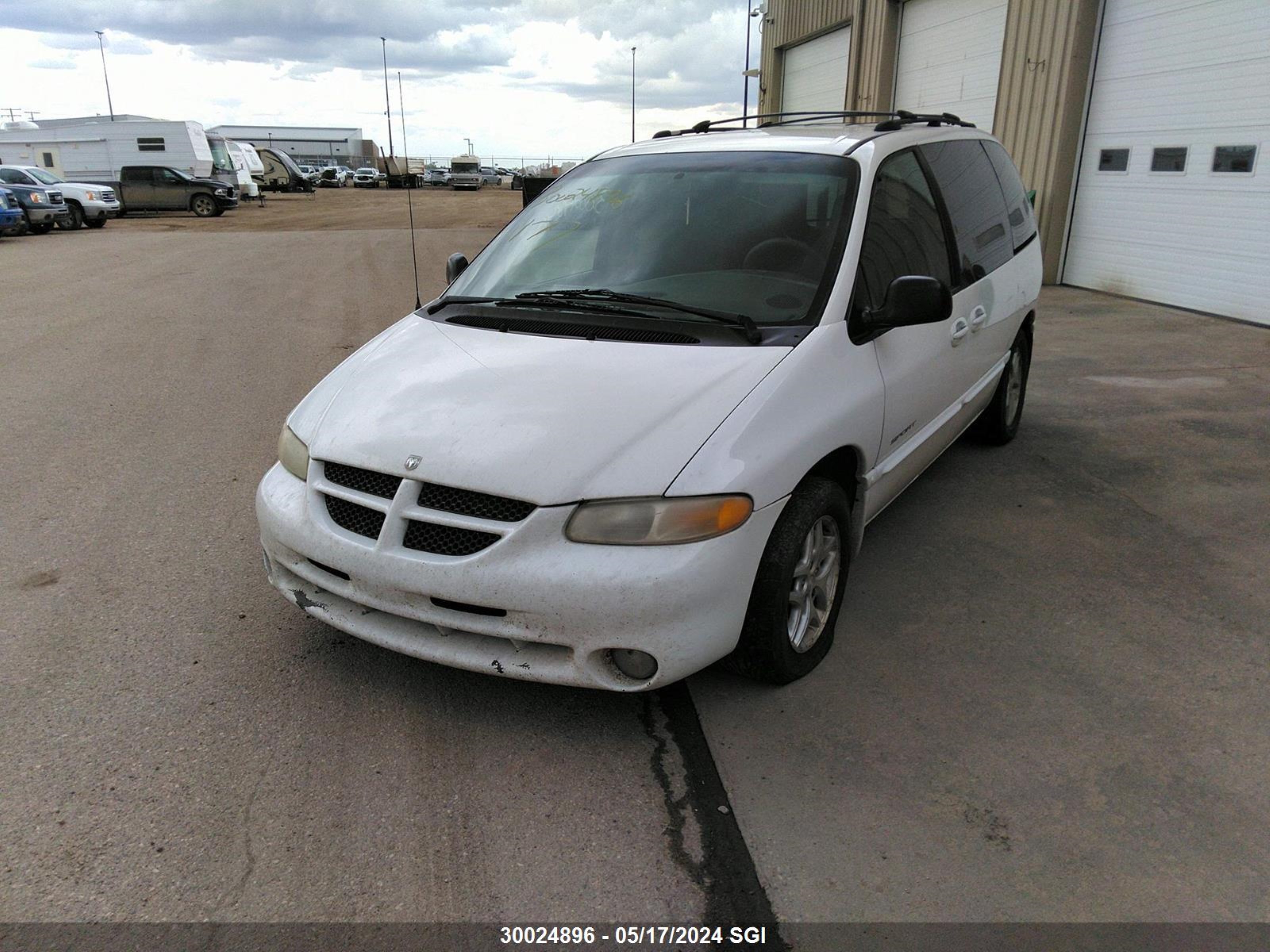 Photo 1 VIN: 1B4GP45L5XB892181 - DODGE CARAVAN 