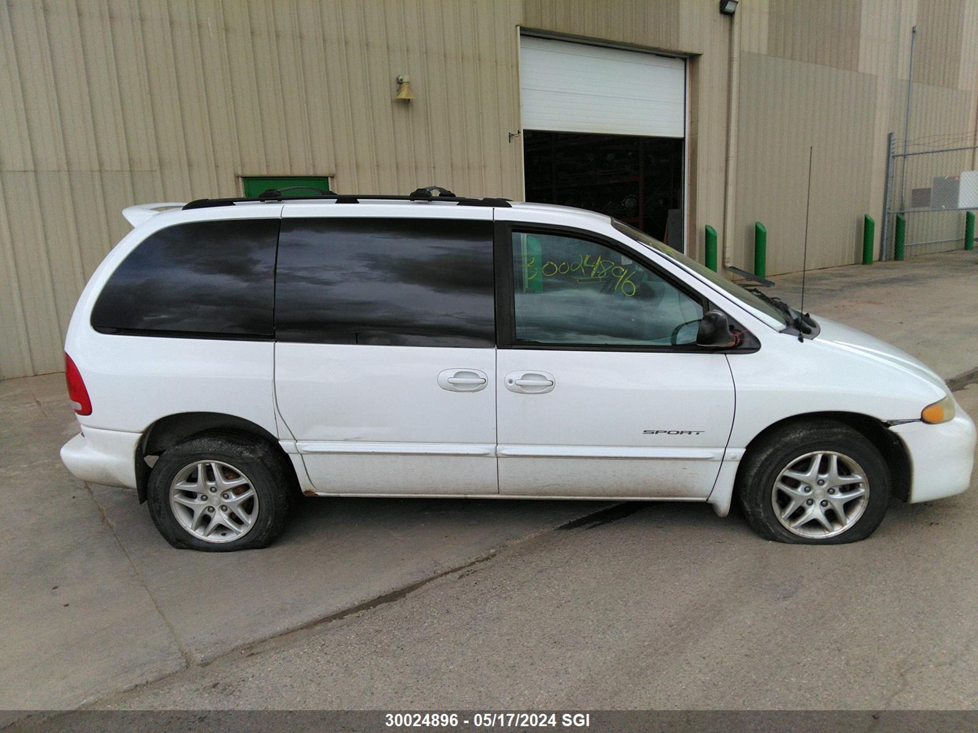 Photo 13 VIN: 1B4GP45L5XB892181 - DODGE CARAVAN 