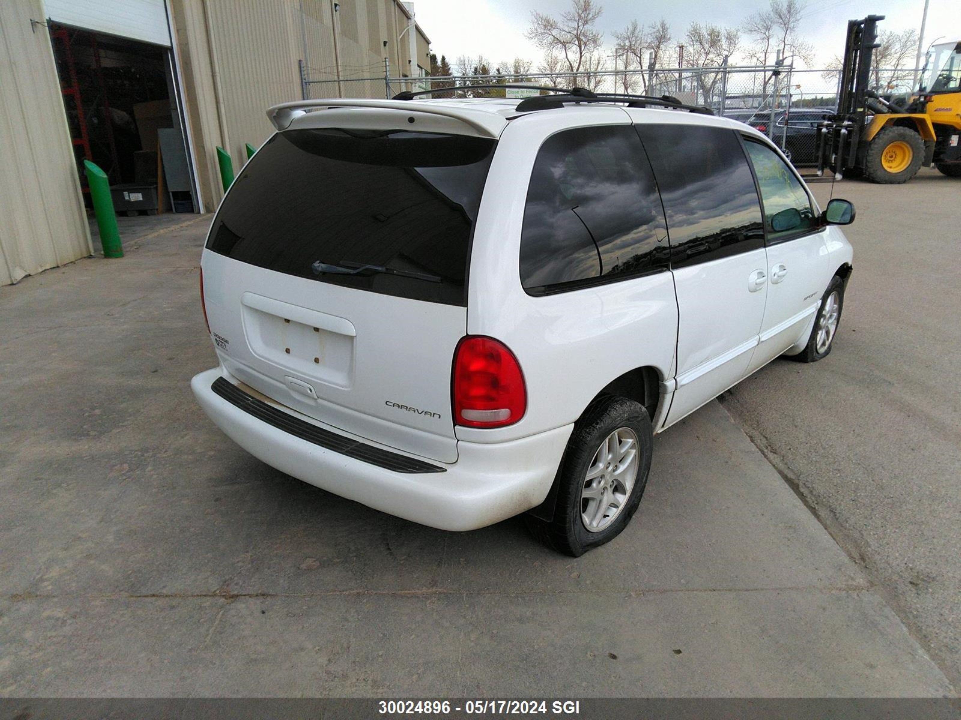 Photo 3 VIN: 1B4GP45L5XB892181 - DODGE CARAVAN 