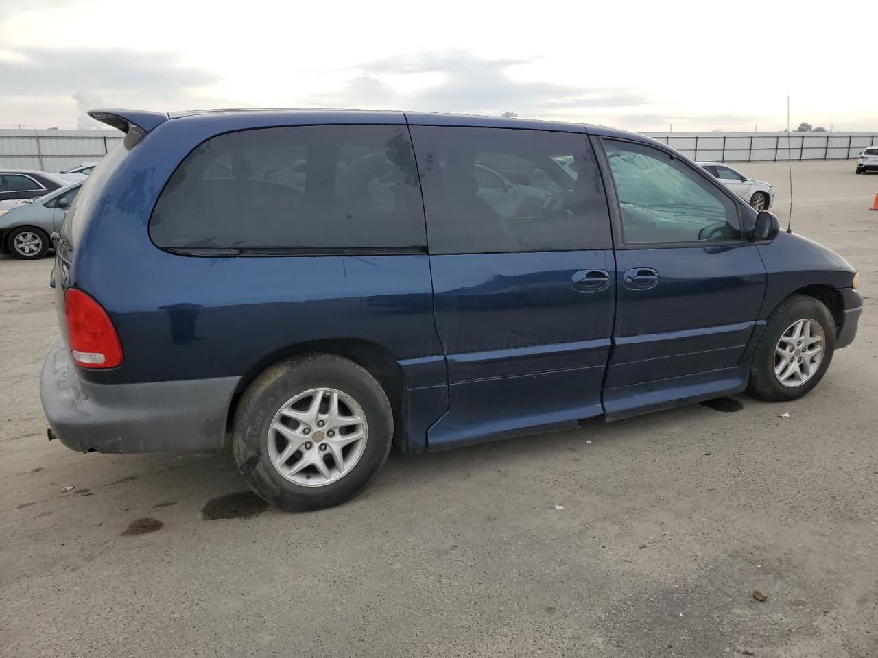 Photo 2 VIN: 1B4GP54L9YB511764 - DODGE CARAVAN 