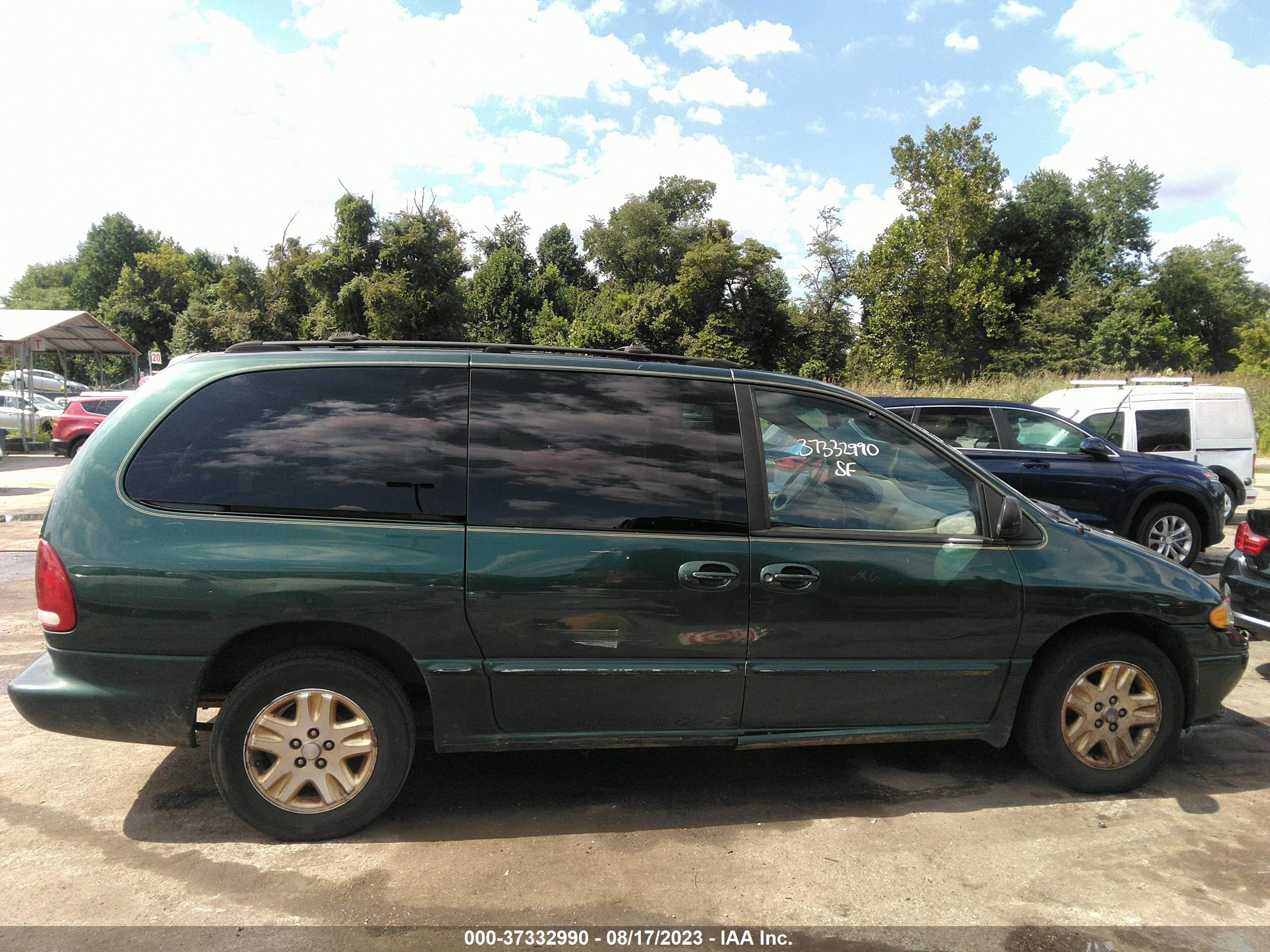 Photo 13 VIN: 1B4GP54R3VB247022 - DODGE CARAVAN 