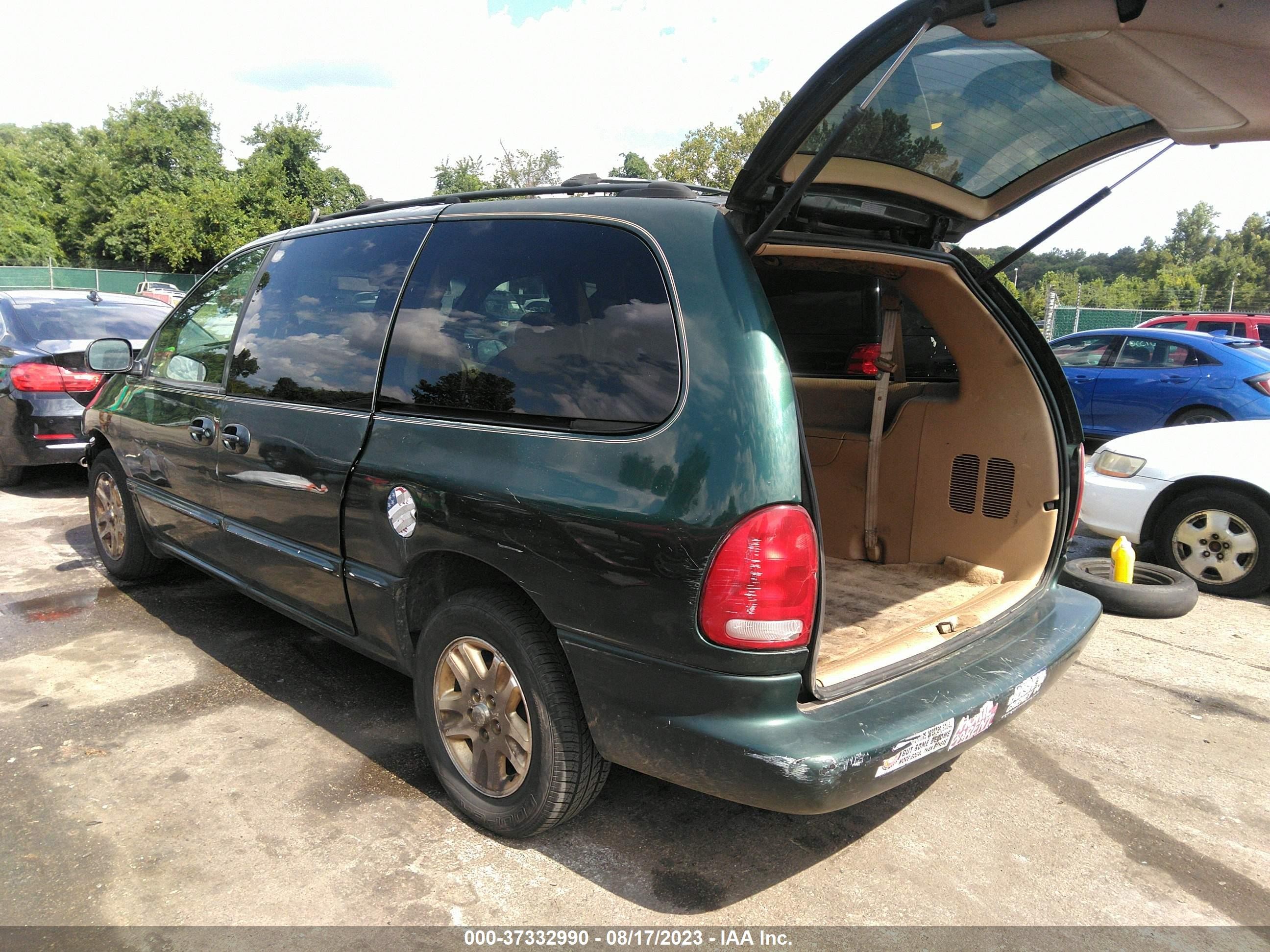 Photo 2 VIN: 1B4GP54R3VB247022 - DODGE CARAVAN 