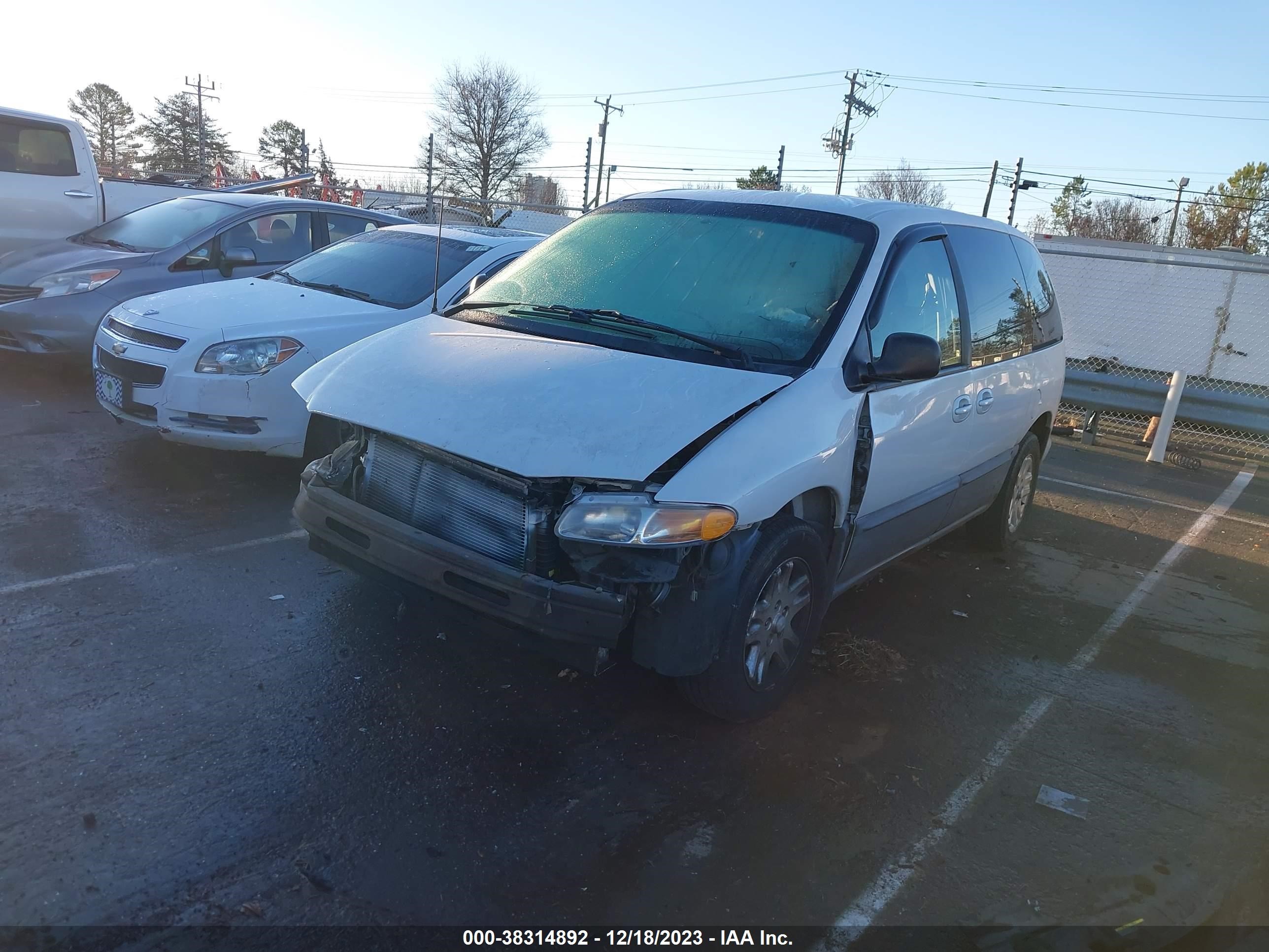 Photo 1 VIN: 1B4GP55R3TB358570 - DODGE CARAVAN 