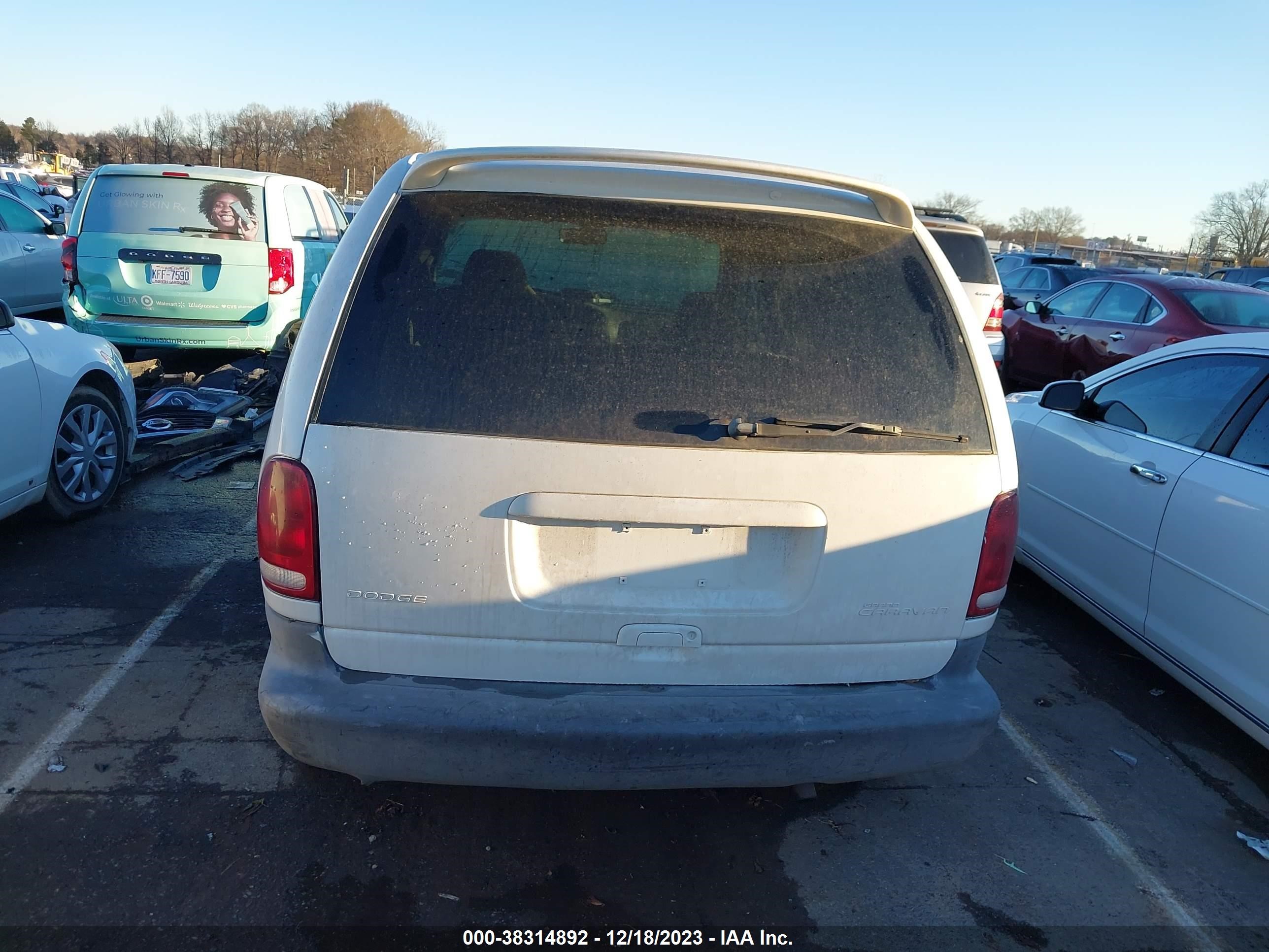 Photo 16 VIN: 1B4GP55R3TB358570 - DODGE CARAVAN 