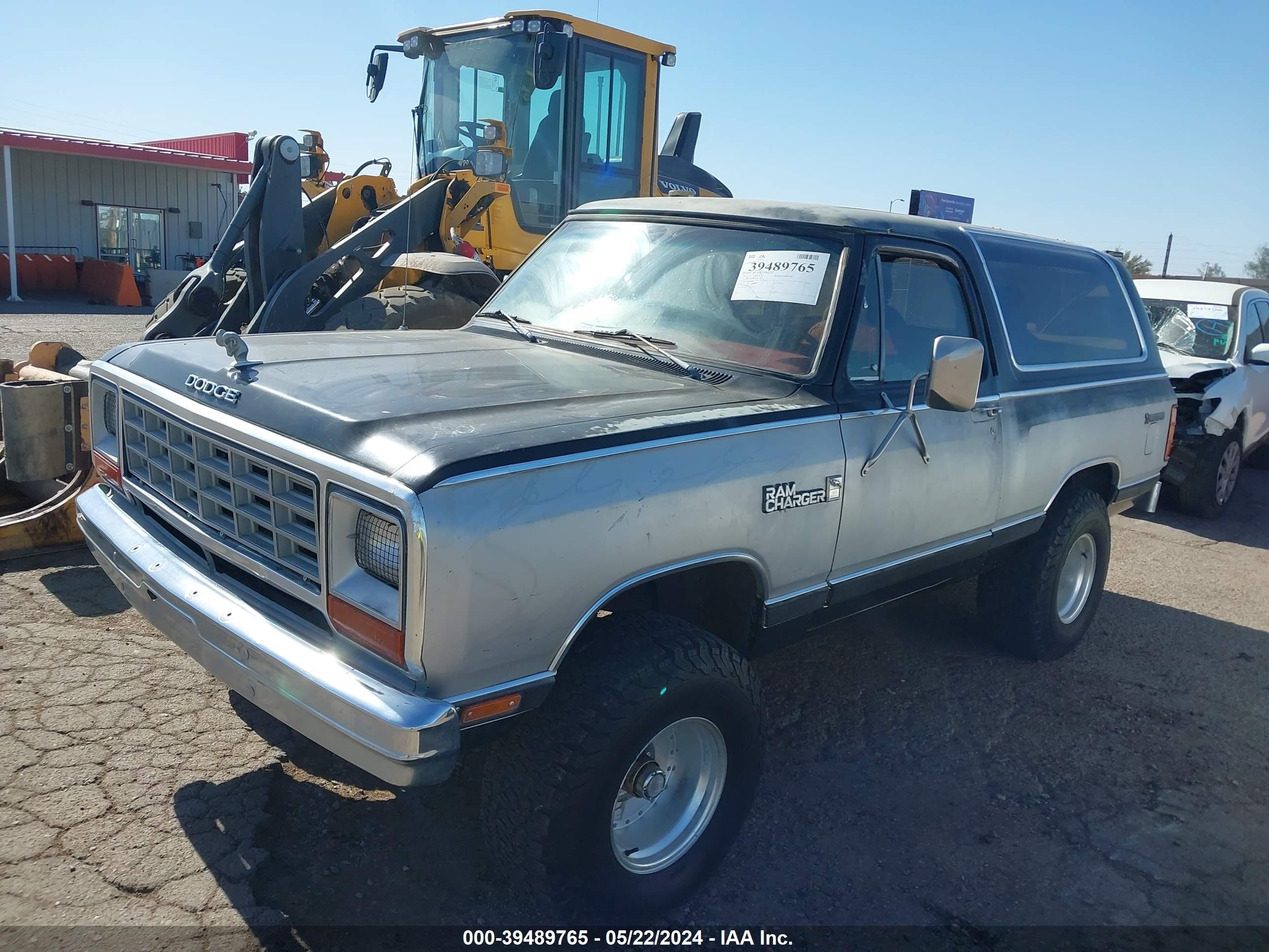 Photo 1 VIN: 1B4GW12T9DS476555 - DODGE RAMCHARGER 