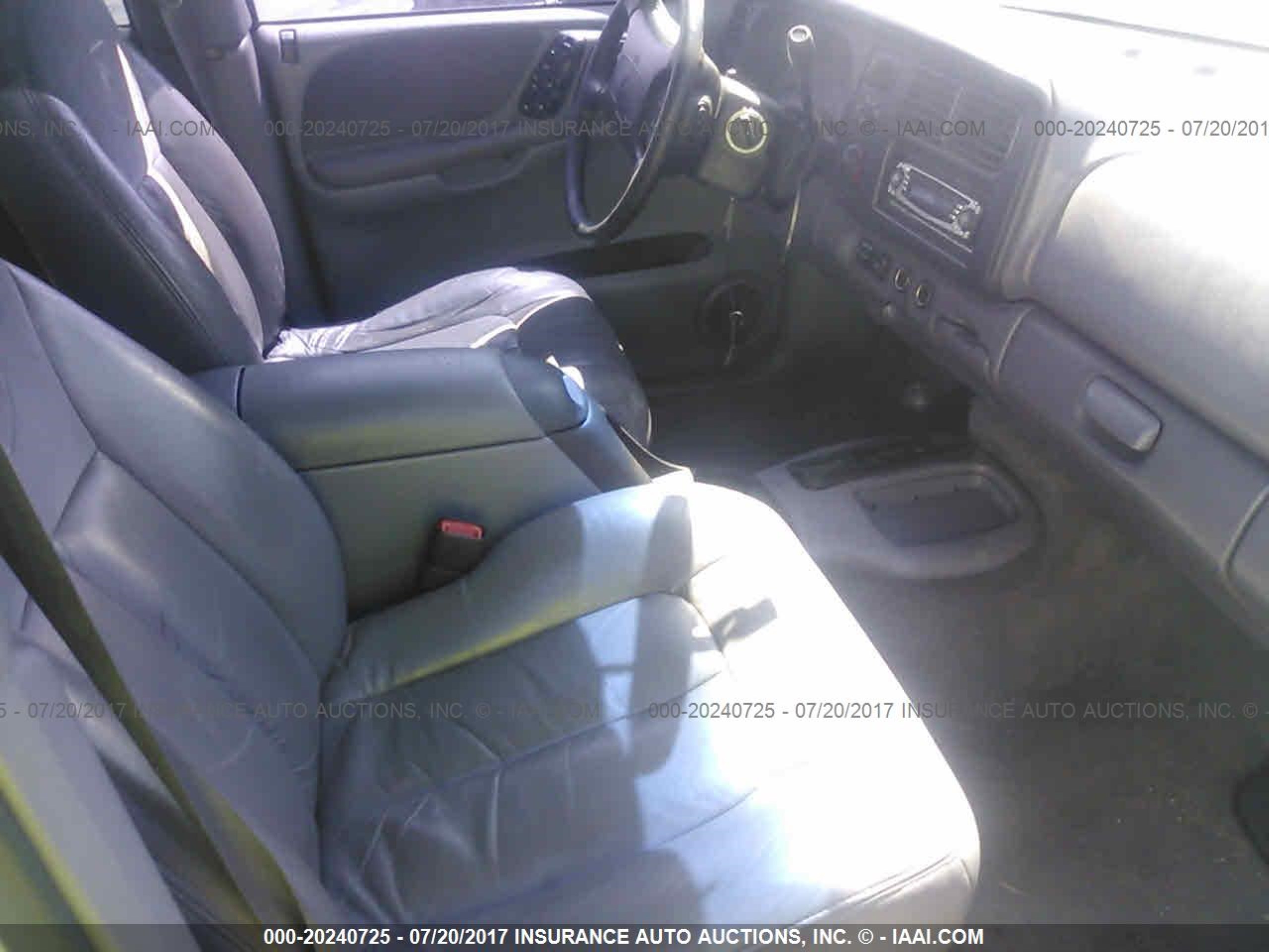 Photo 4 VIN: 1B4HS28Y1XF562268 - DODGE DURANGO 