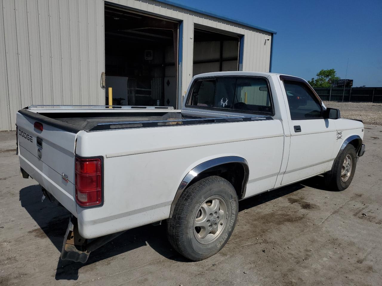 Photo 2 VIN: 1B7FL26XXRW137961 - DODGE DAKOTA 