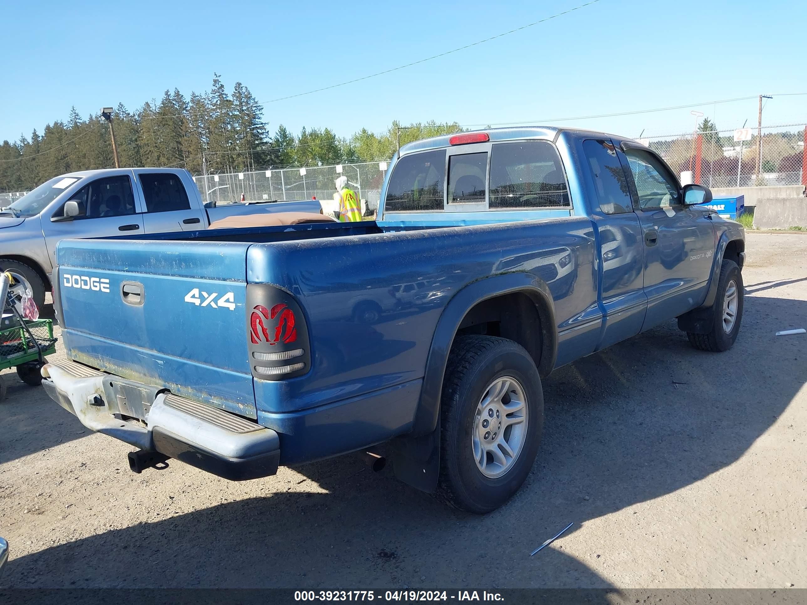 Photo 3 VIN: 1B7GG12XX2S721119 - DODGE DAKOTA 