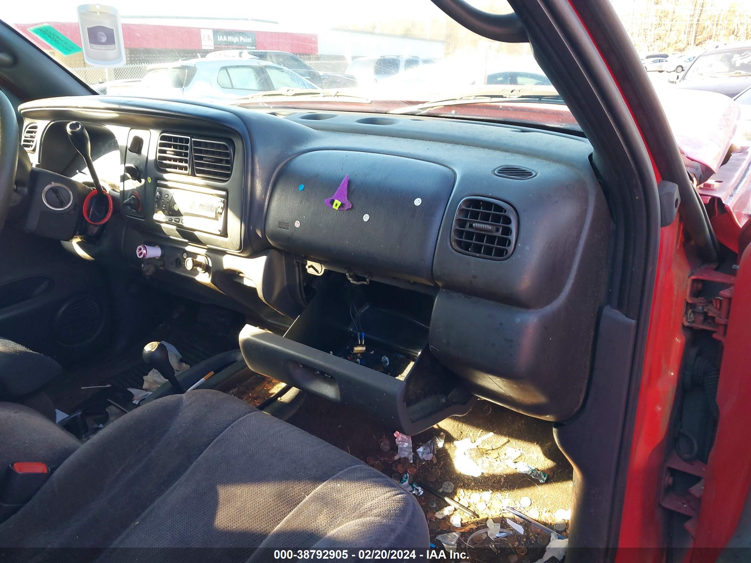 Photo 4 VIN: 1B7GG22N7YS601016 - DODGE DAKOTA 