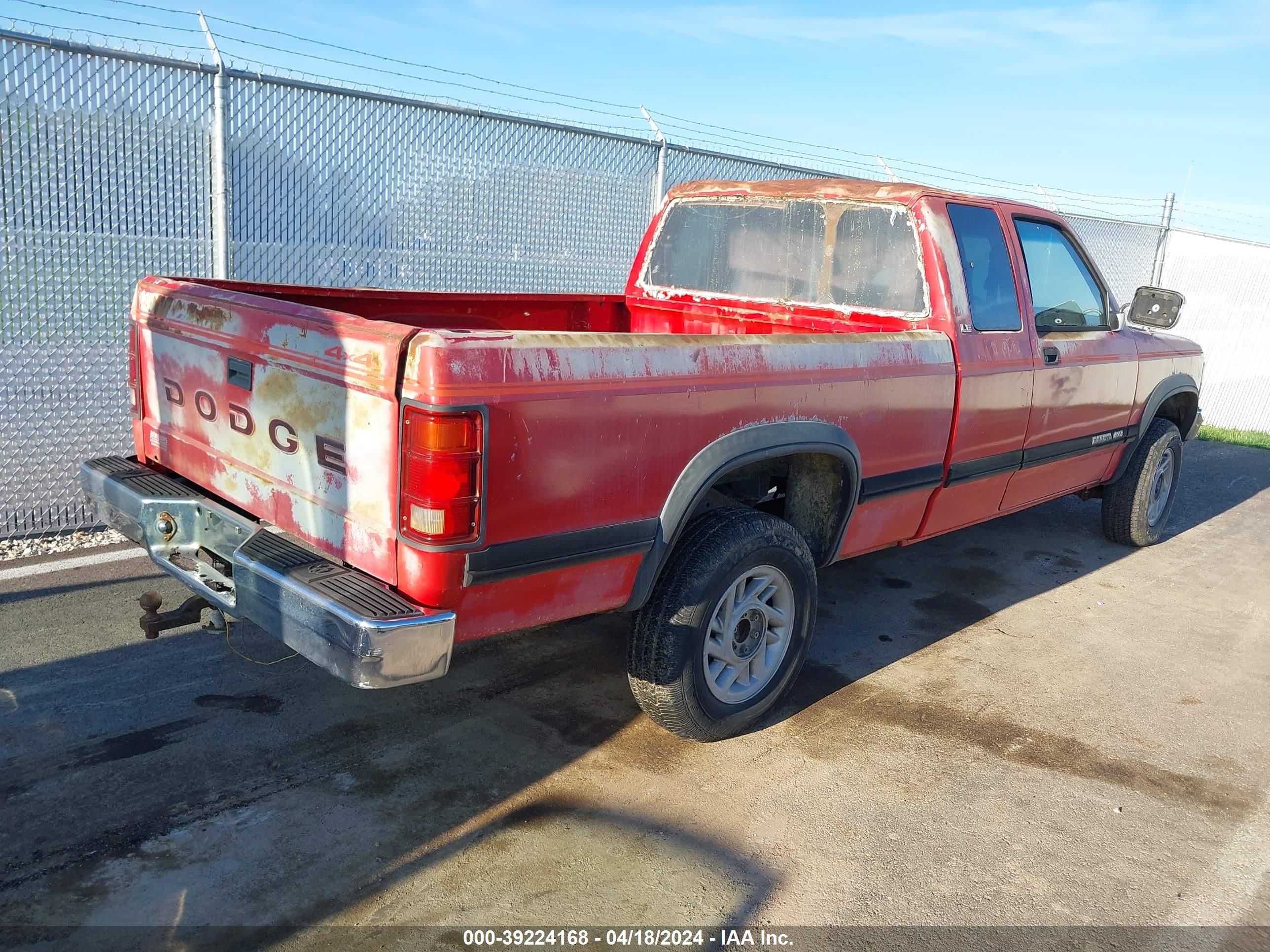 Photo 3 VIN: 1B7GG23X1PS104820 - DODGE DAKOTA 