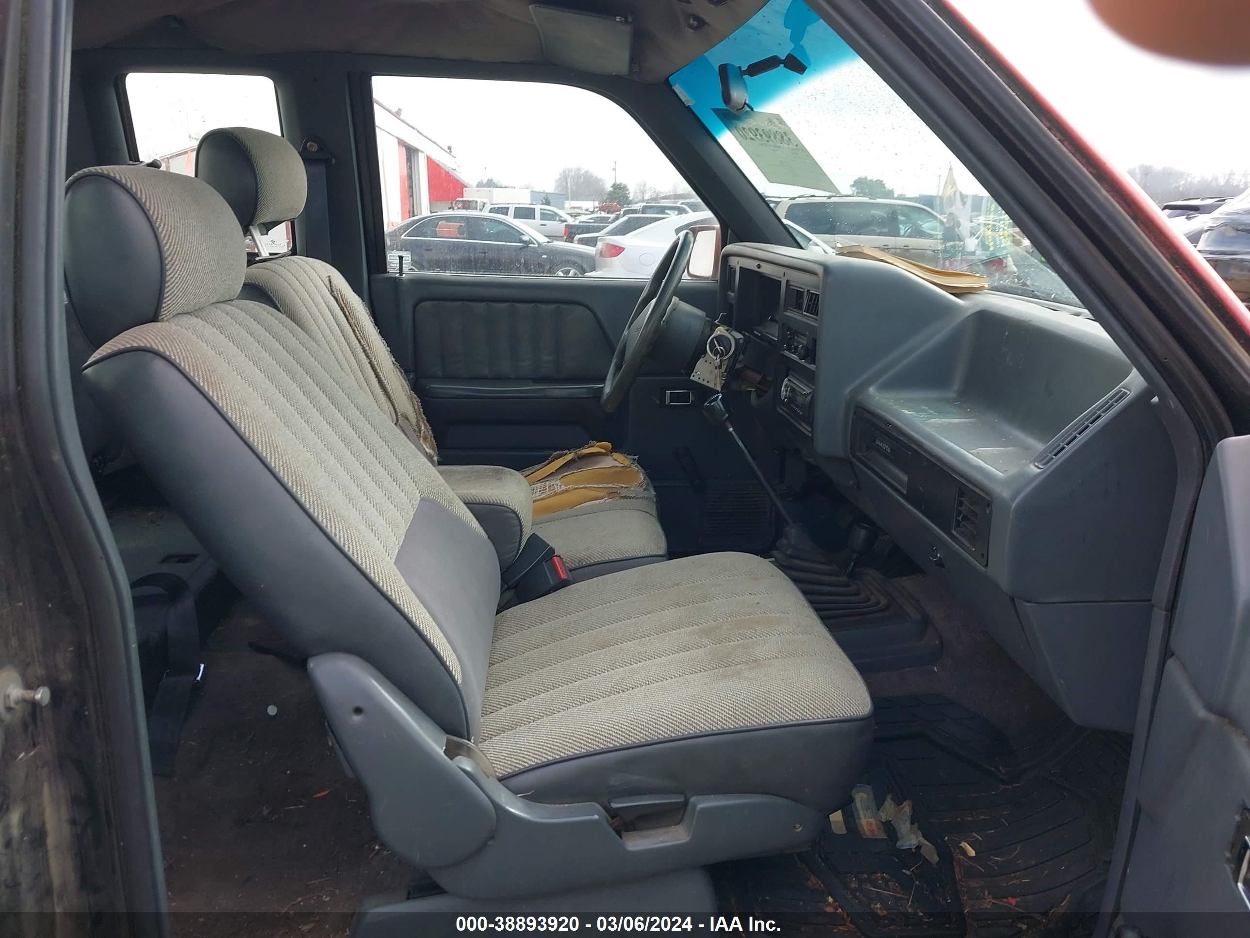 Photo 4 VIN: 1B7GG23X4PS139366 - DODGE DAKOTA 