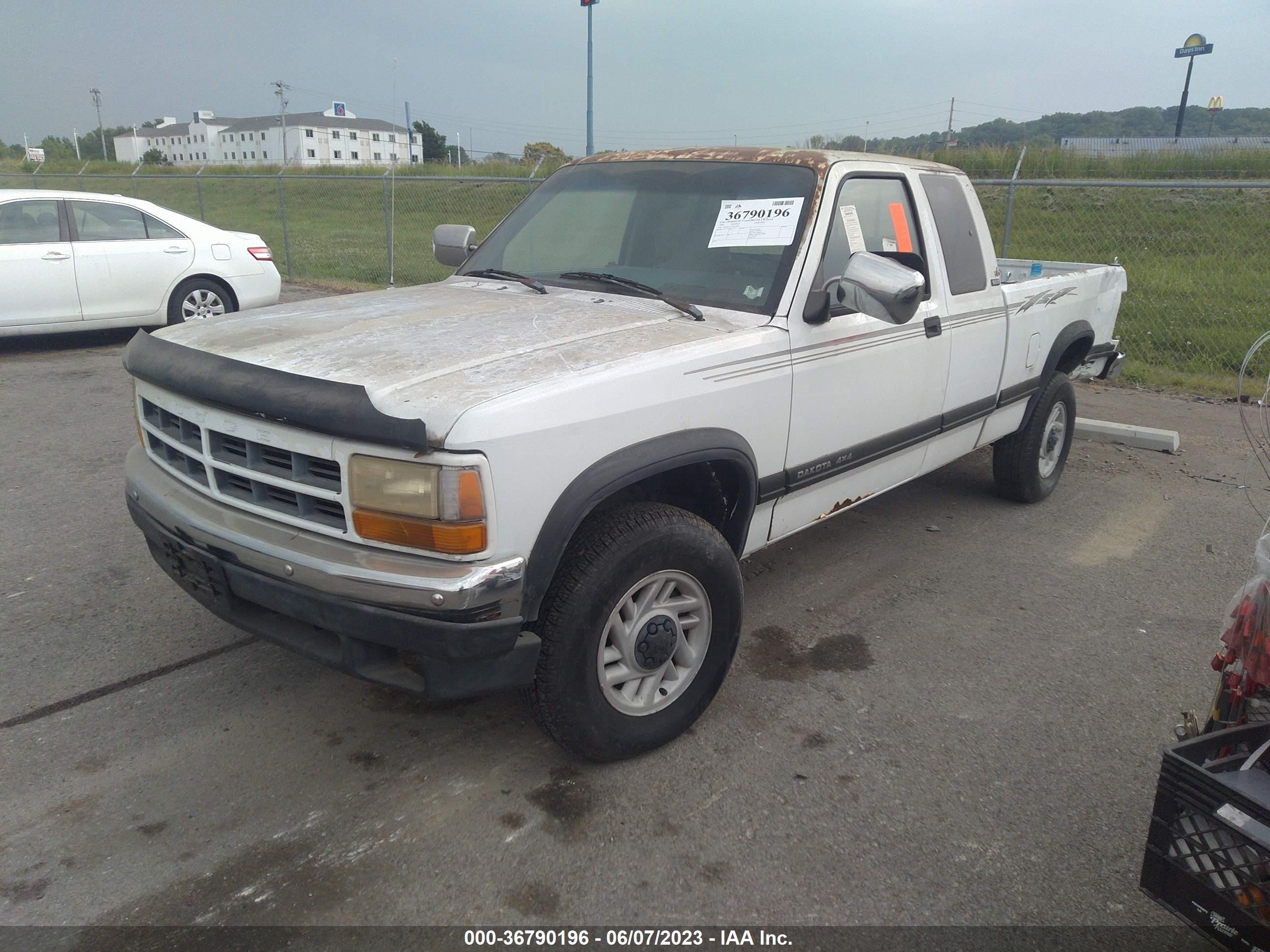 Photo 1 VIN: 1B7GG23Y2TS533855 - DODGE DAKOTA 