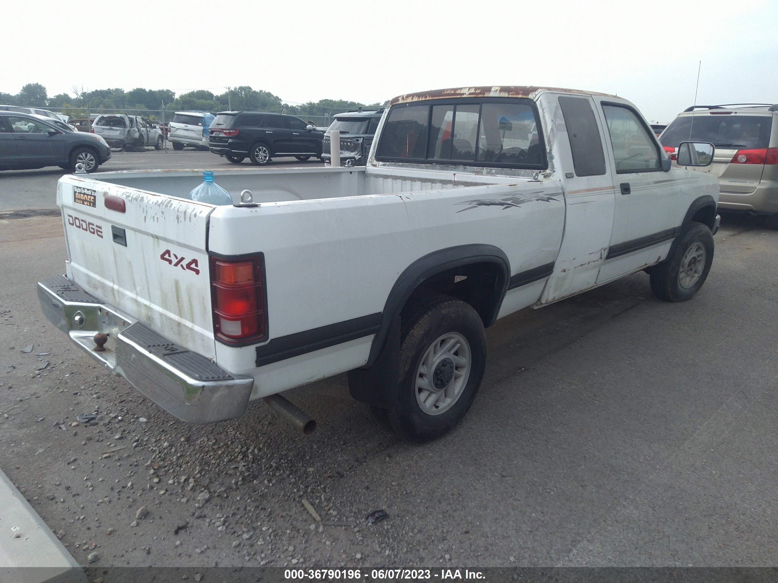 Photo 3 VIN: 1B7GG23Y2TS533855 - DODGE DAKOTA 