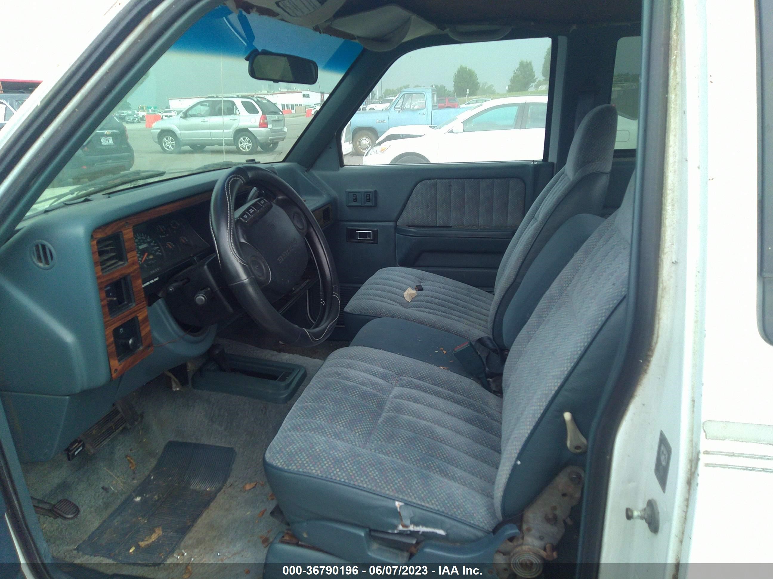 Photo 4 VIN: 1B7GG23Y2TS533855 - DODGE DAKOTA 