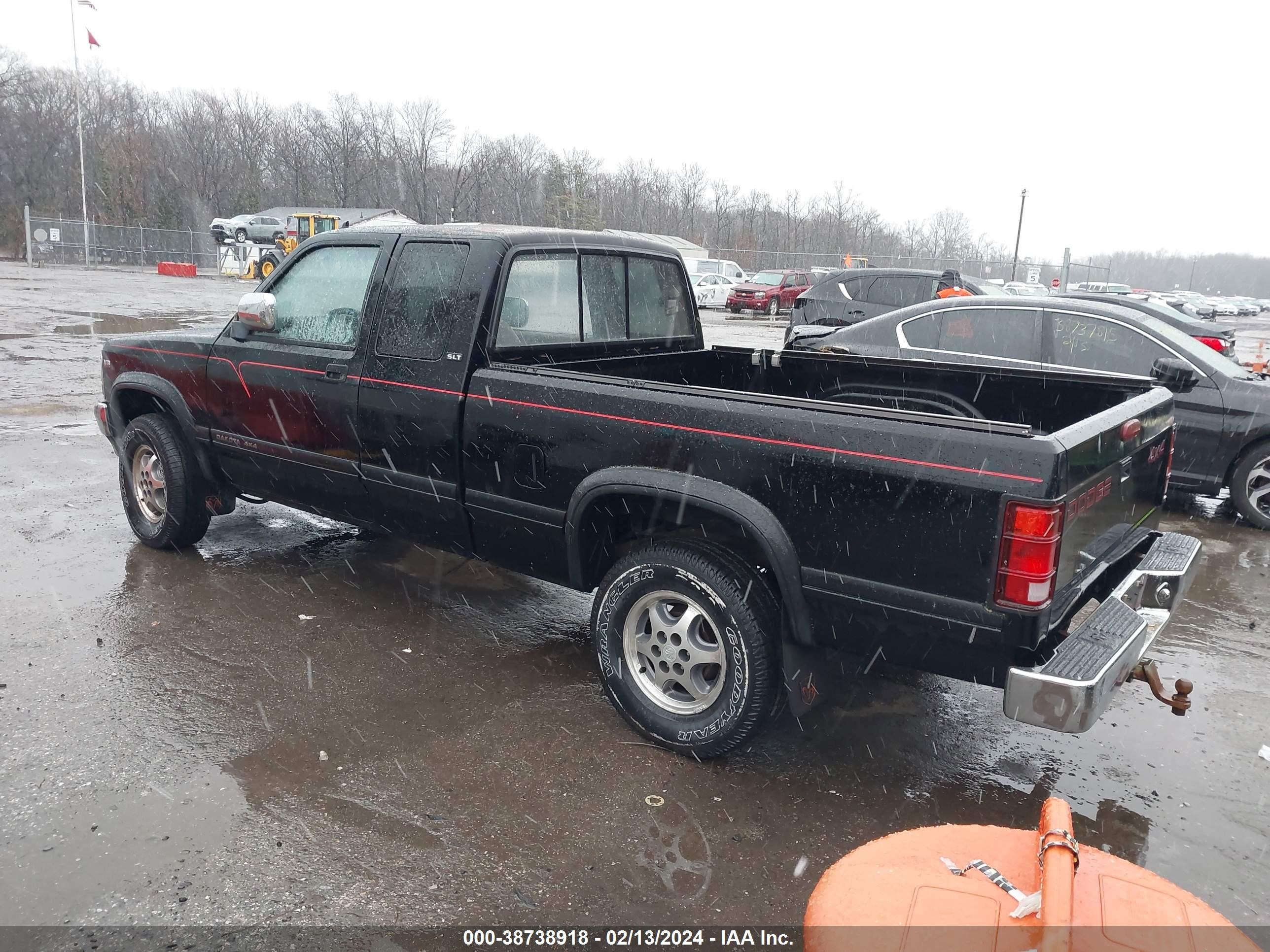 Photo 2 VIN: 1B7GG23Y7TS554930 - DODGE DAKOTA 