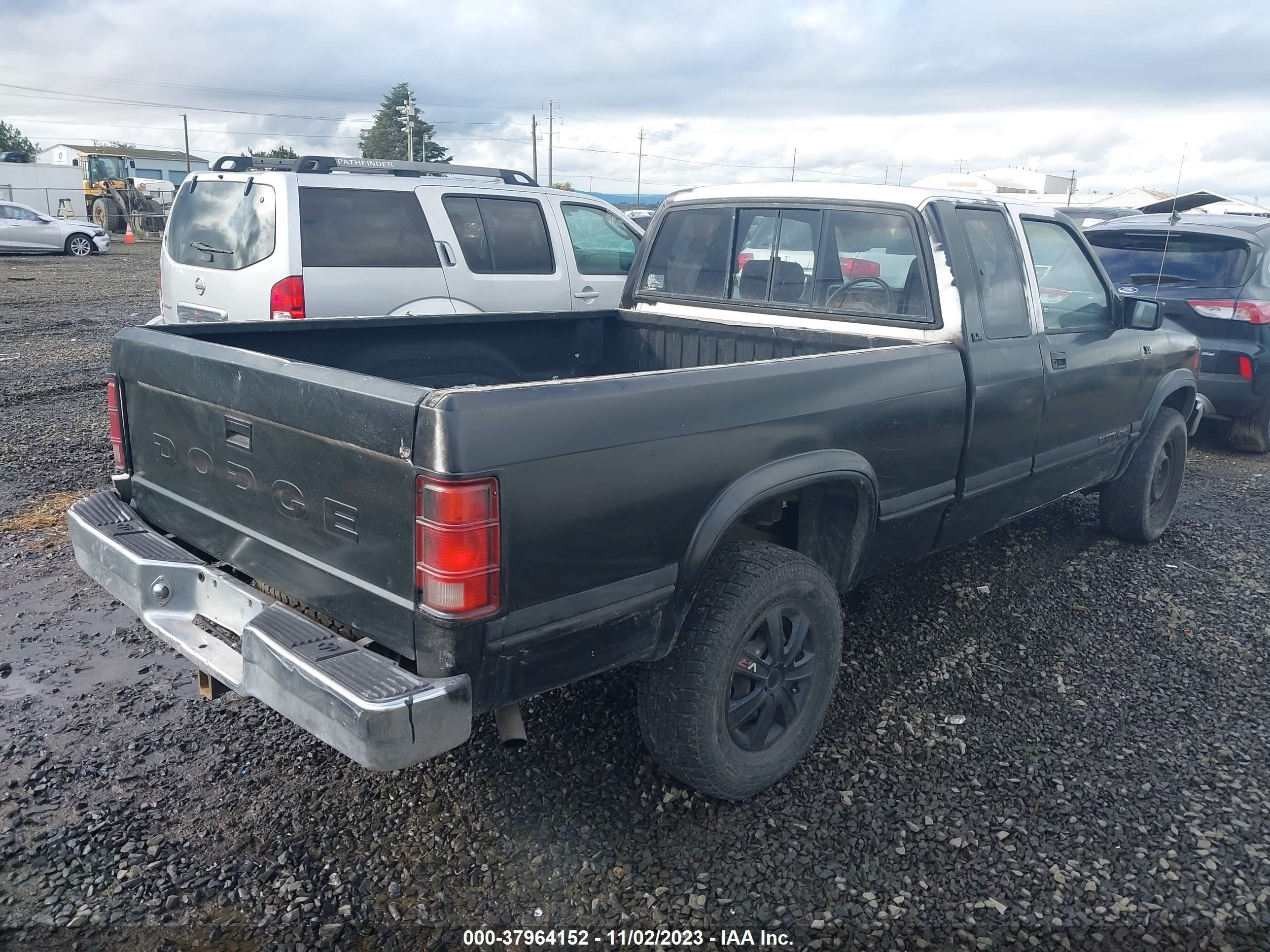 Photo 3 VIN: 1B7GG23Y8NS578883 - DODGE DAKOTA 