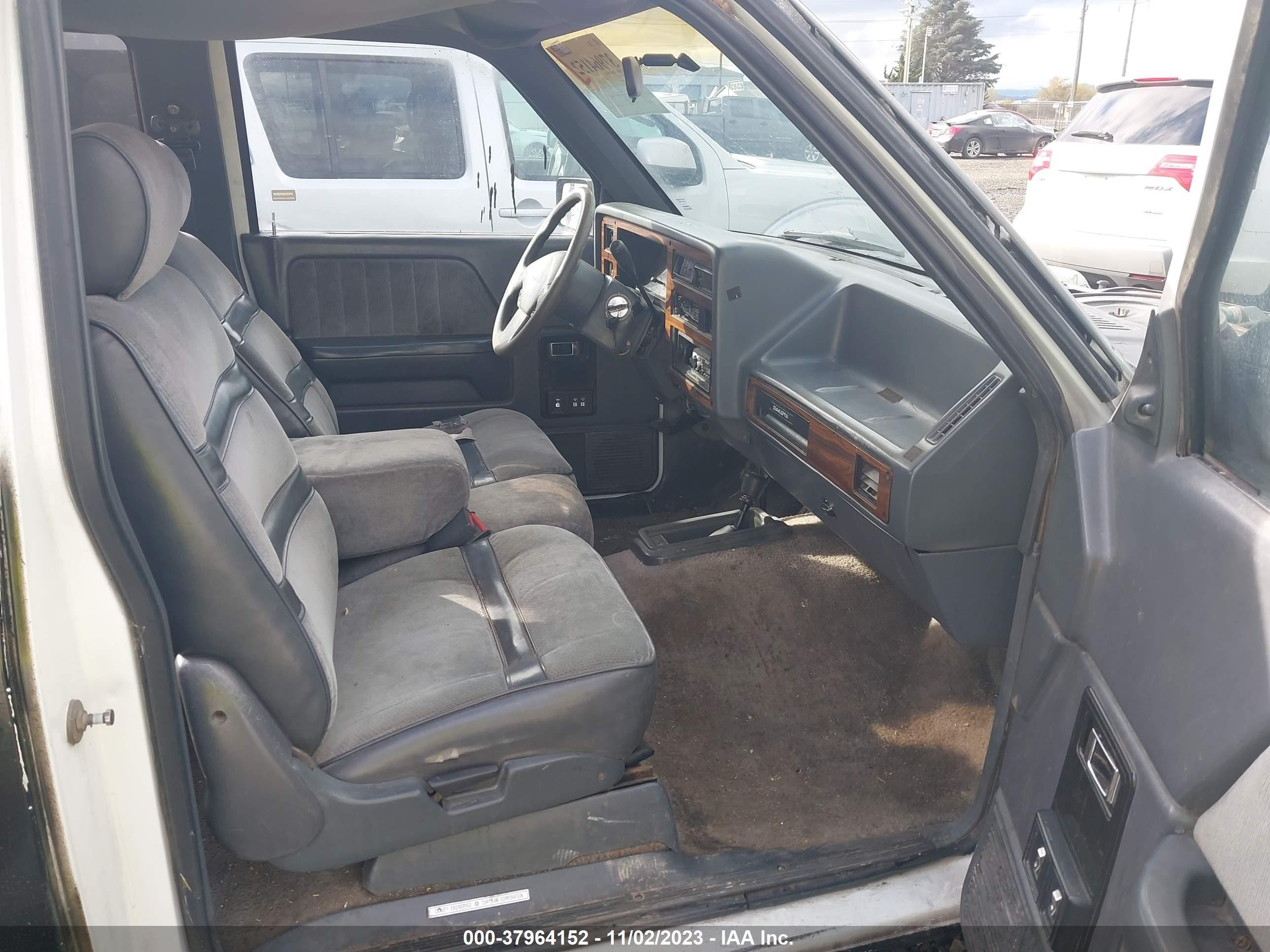 Photo 4 VIN: 1B7GG23Y8NS578883 - DODGE DAKOTA 