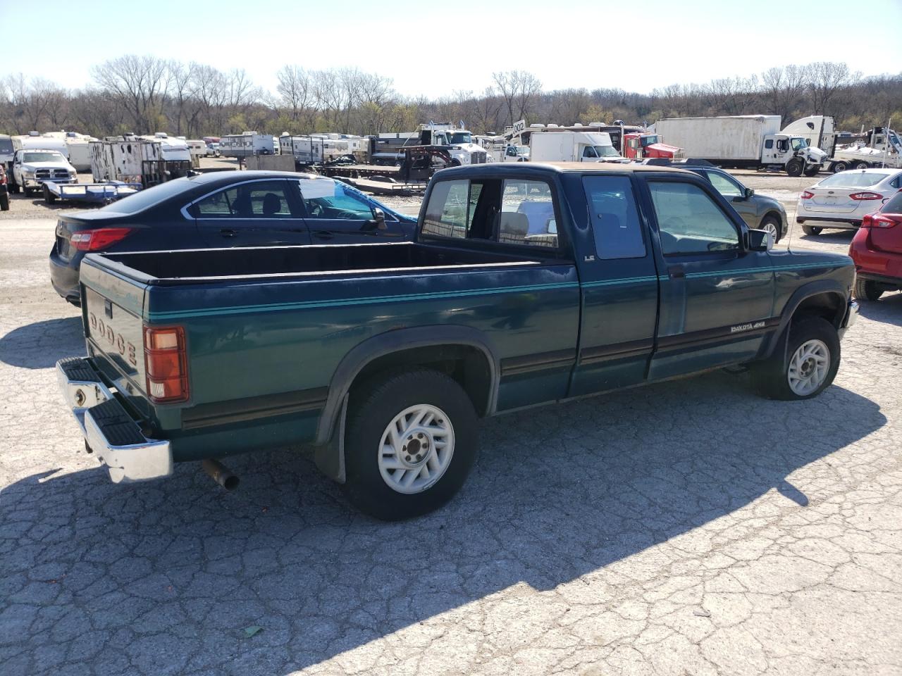 Photo 2 VIN: 1B7GG23Y8PS174016 - DODGE DAKOTA 