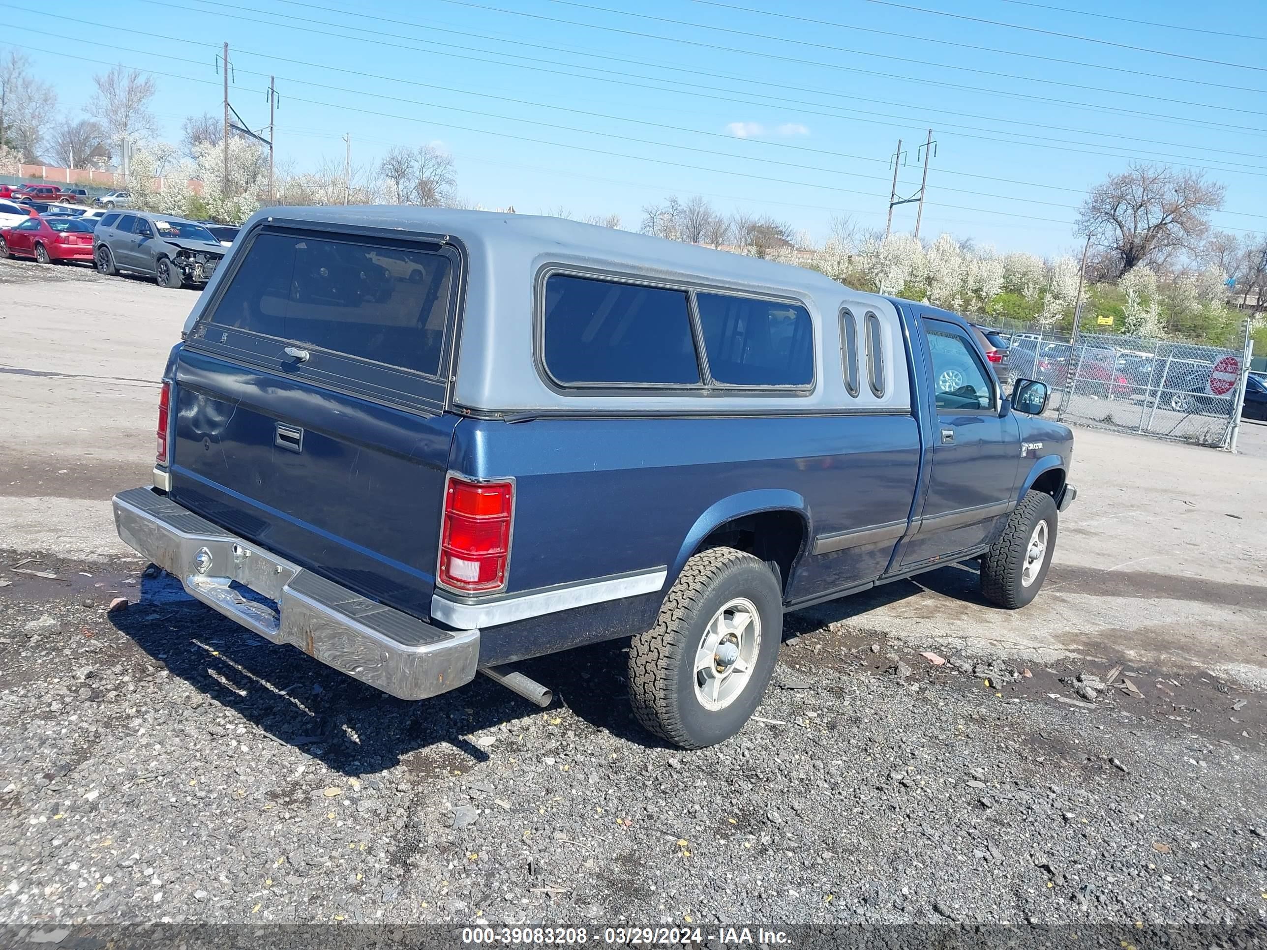 Photo 3 VIN: 1B7GG26X5KS035800 - DODGE DAKOTA 