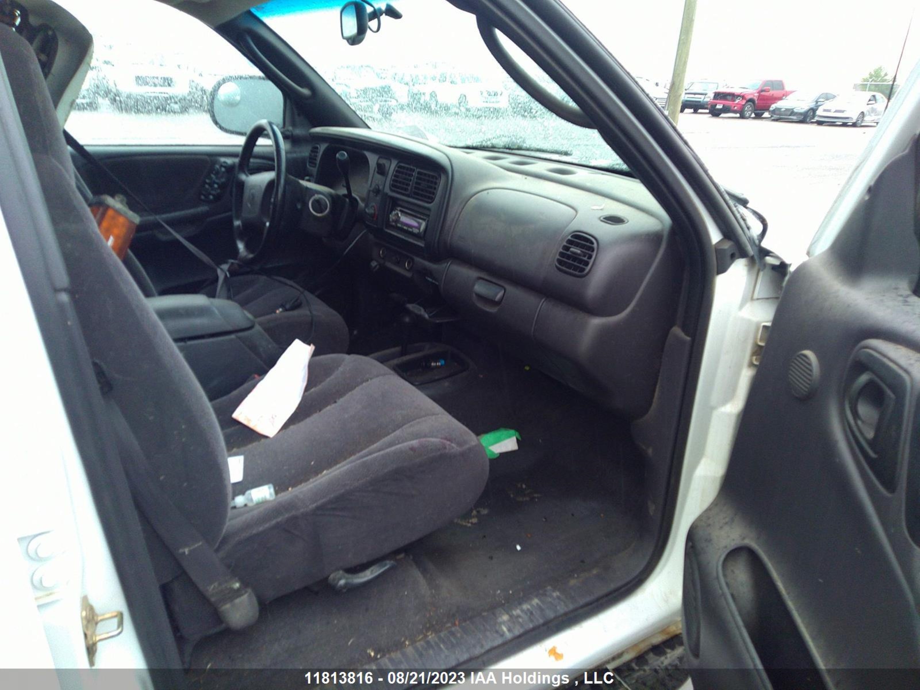 Photo 4 VIN: 1B7GG2AN8YS767921 - DODGE DAKOTA 