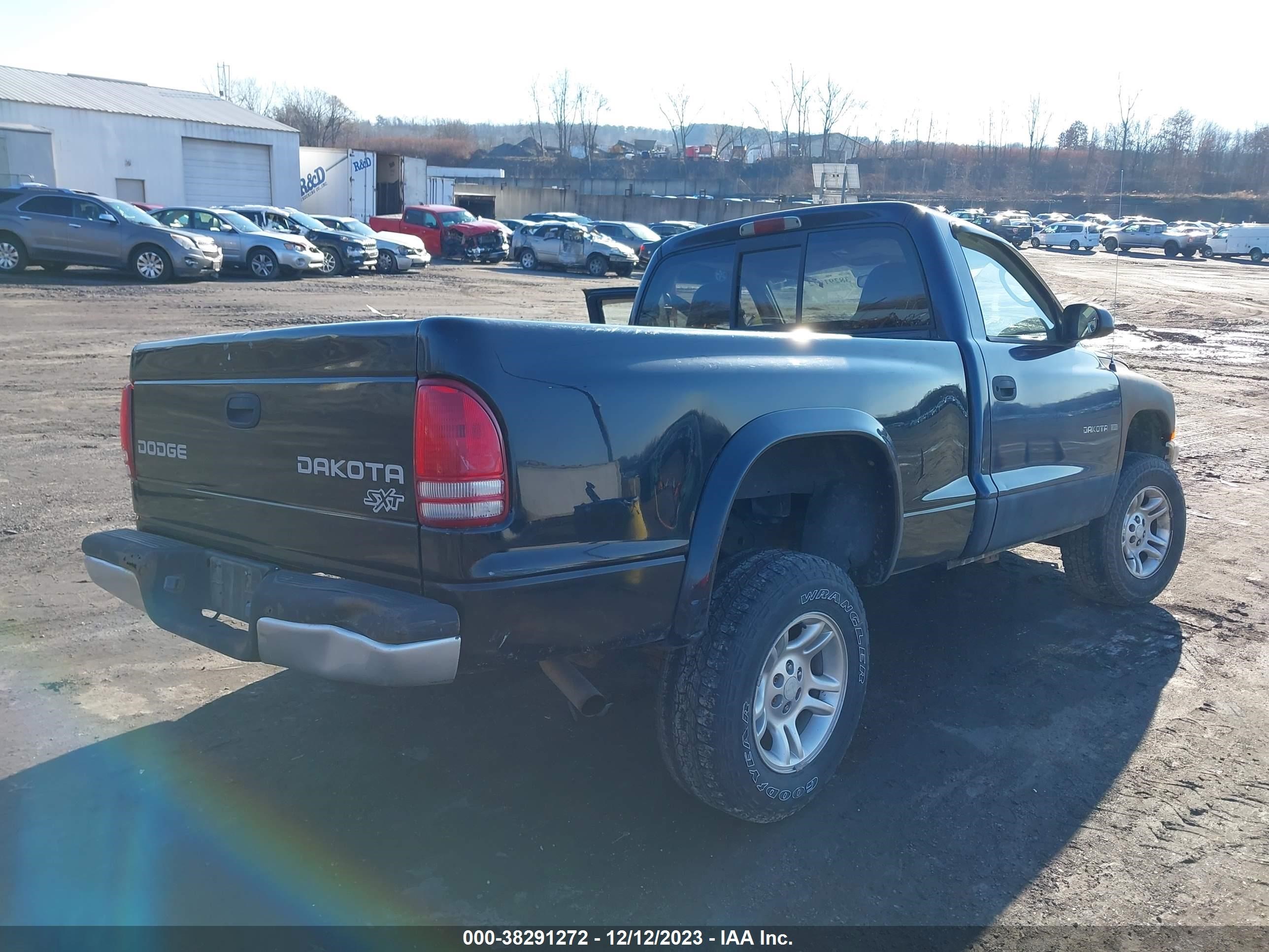 Photo 3 VIN: 1B7GG46X12S563345 - DODGE DAKOTA 