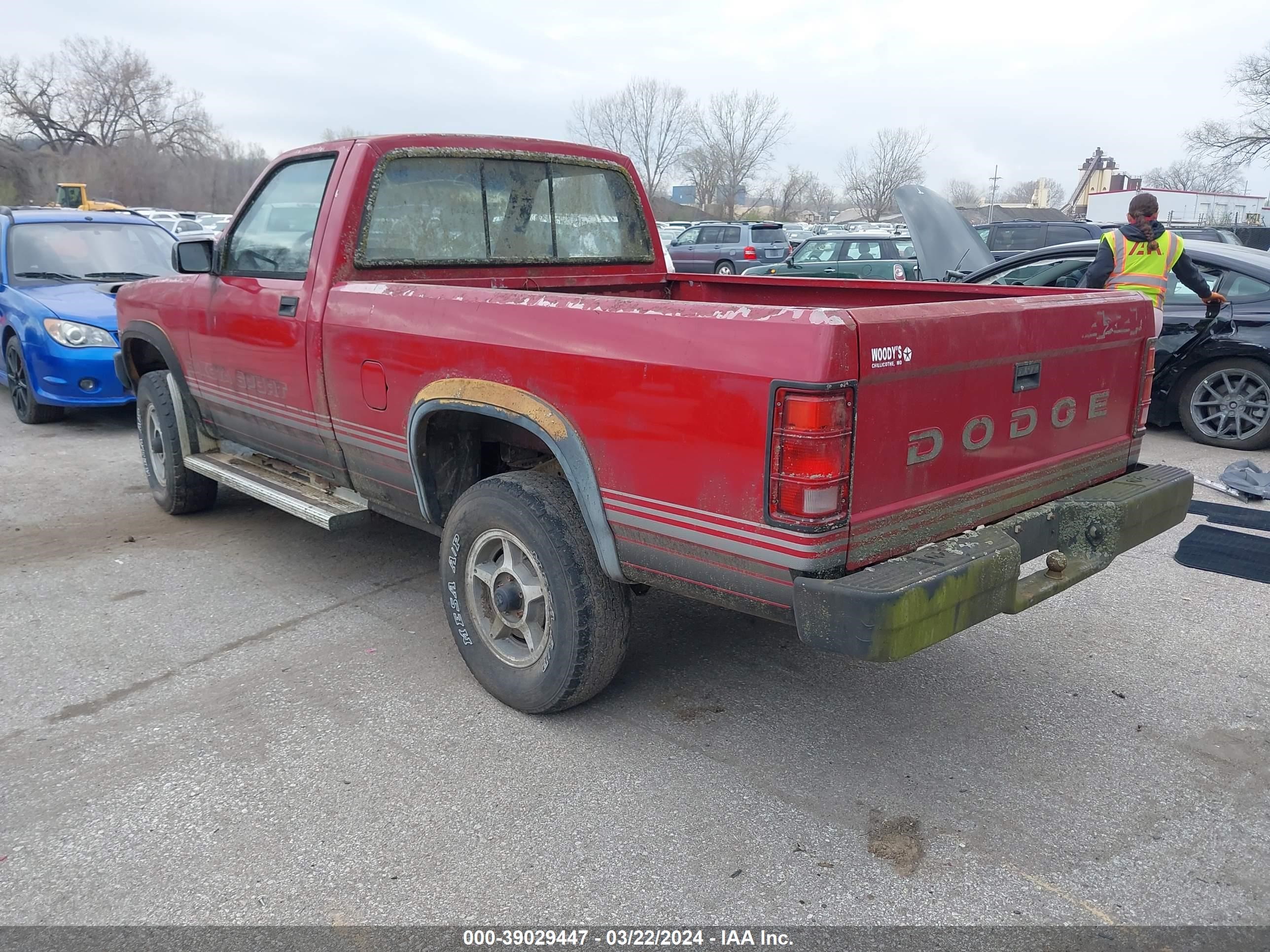 Photo 2 VIN: 1B7GG66X6KS204634 - DODGE DAKOTA 