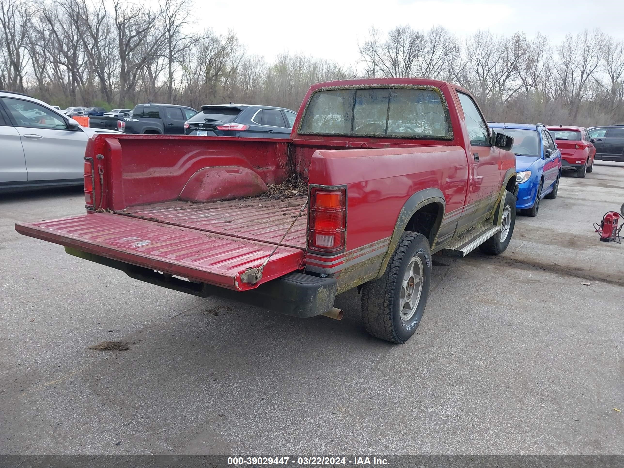 Photo 3 VIN: 1B7GG66X6KS204634 - DODGE DAKOTA 