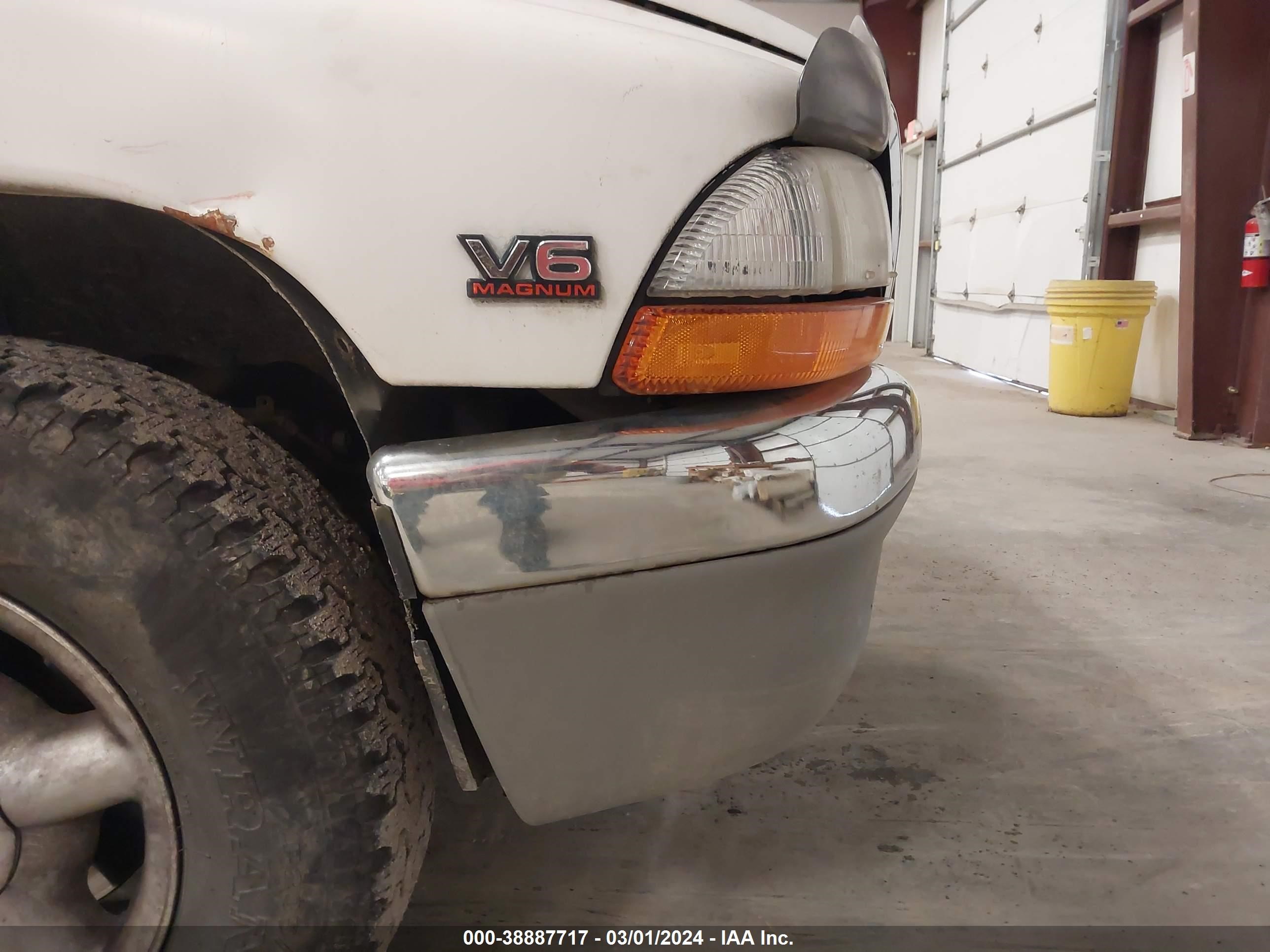 Photo 5 VIN: 1B7GL22X1WS511001 - DODGE DAKOTA 