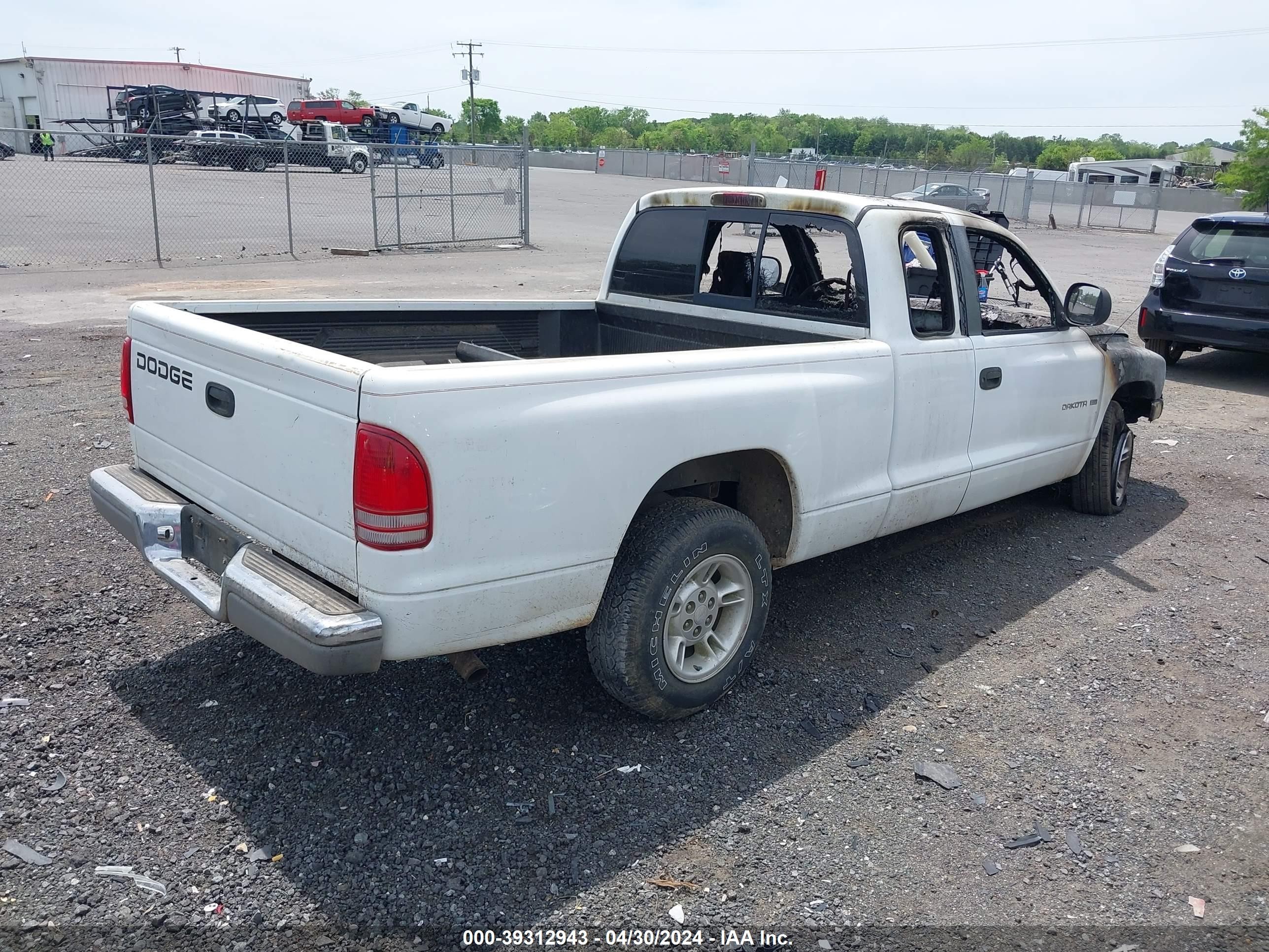 Photo 3 VIN: 1B7GL22X6YS663679 - DODGE DAKOTA 