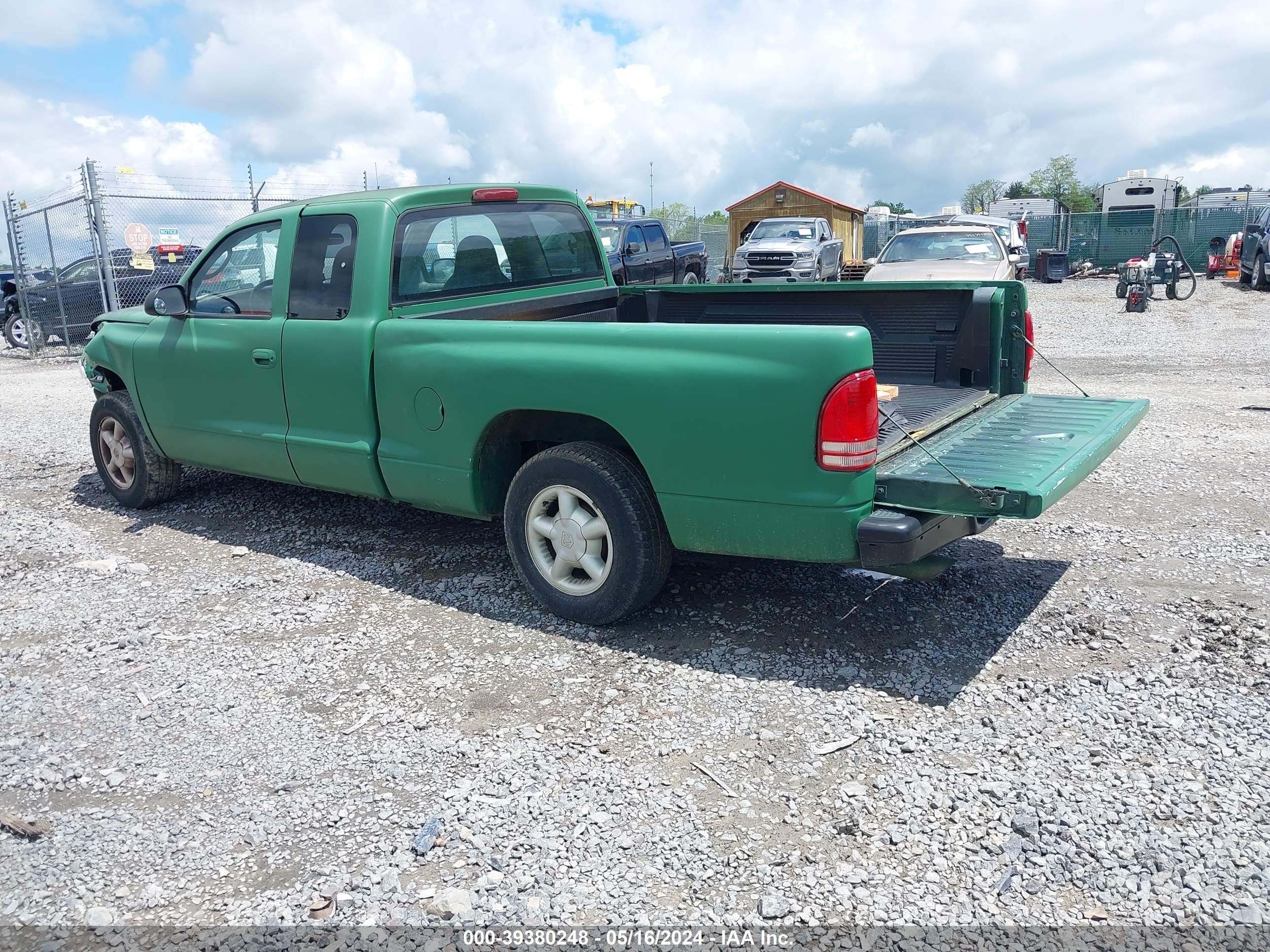 Photo 2 VIN: 1B7GL22X7YS670303 - DODGE DAKOTA 