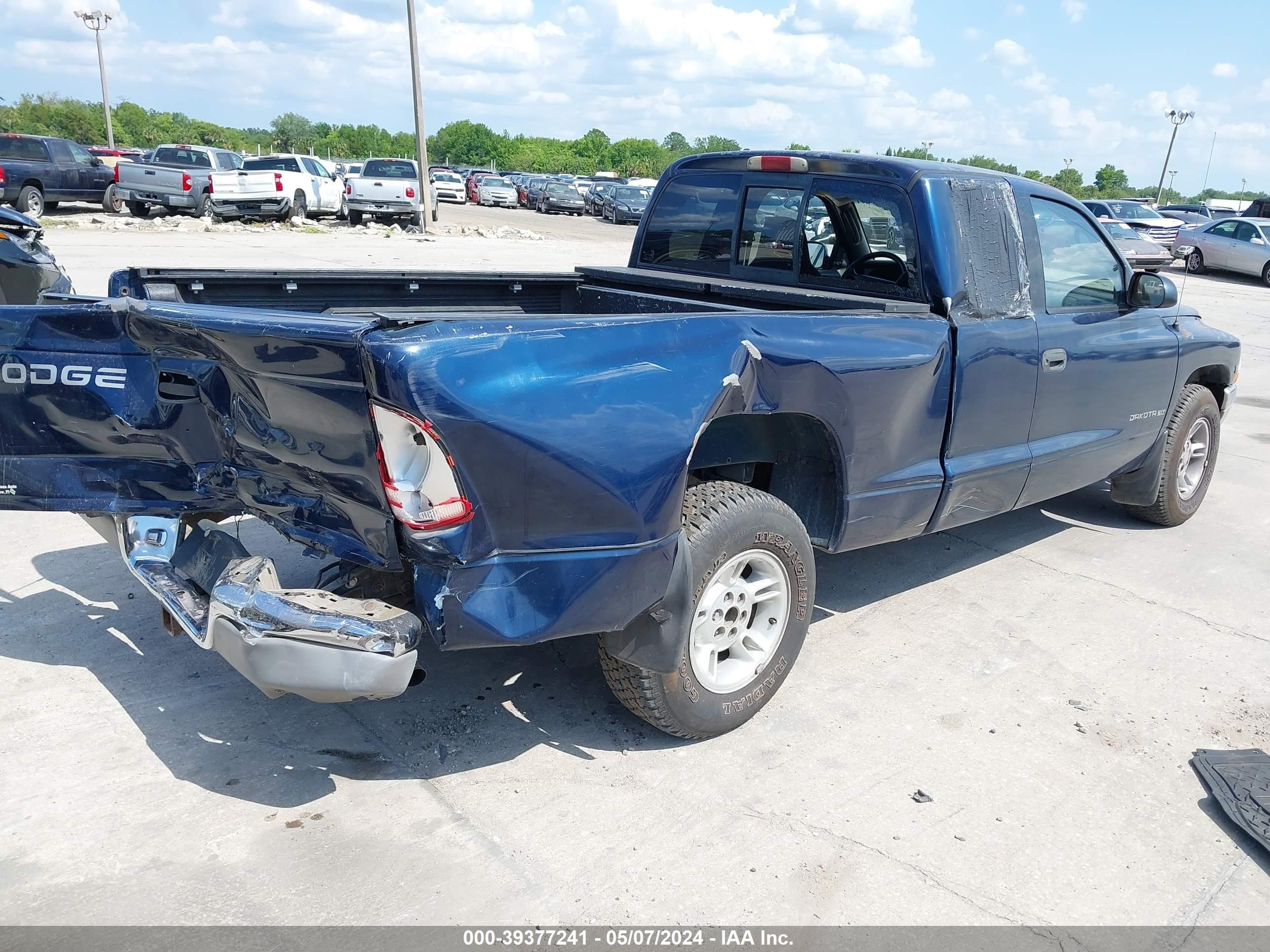 Photo 3 VIN: 1B7GL22X8YS577662 - DODGE DAKOTA 