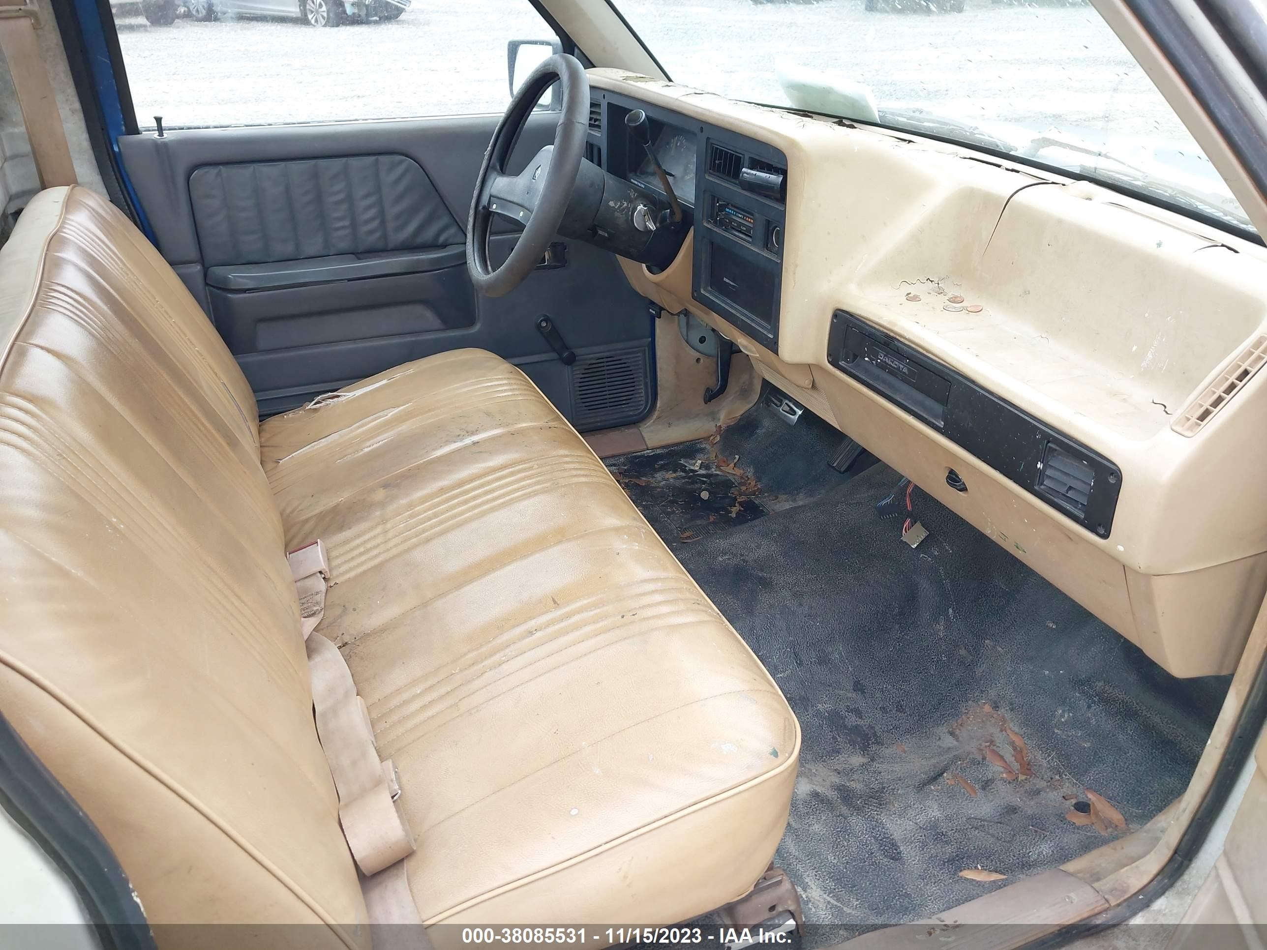 Photo 4 VIN: 1B7GL26X2KS151399 - DODGE DAKOTA 