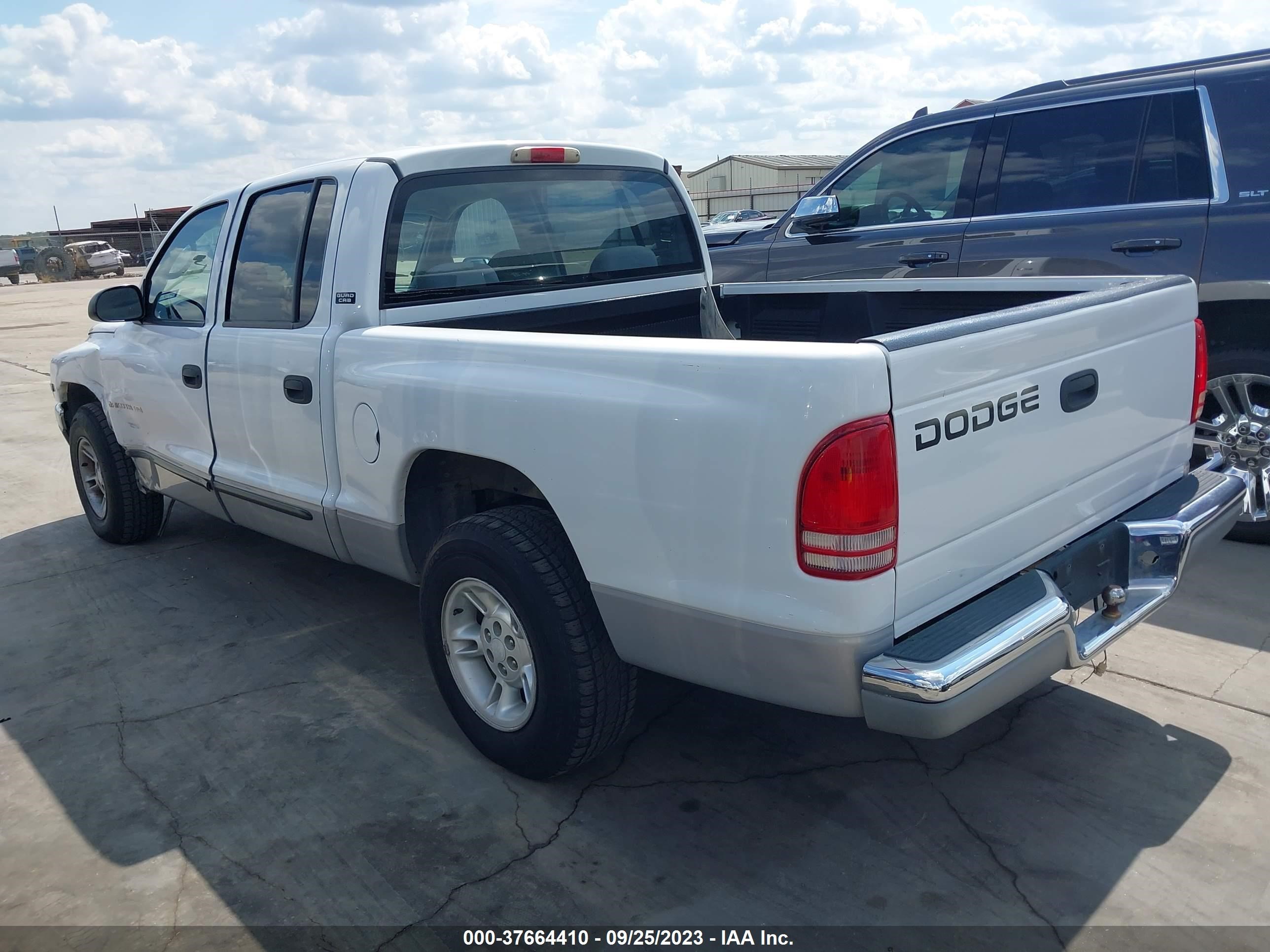 Photo 2 VIN: 1B7GL2AN4YS683011 - DODGE DAKOTA 